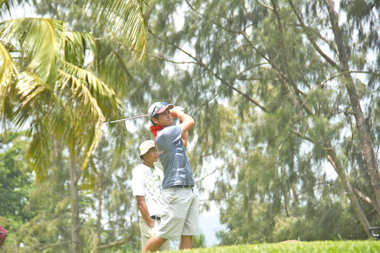 Guillaume Castagne, ici au départ du trou numéro 8, a remporté le titre en individuel.