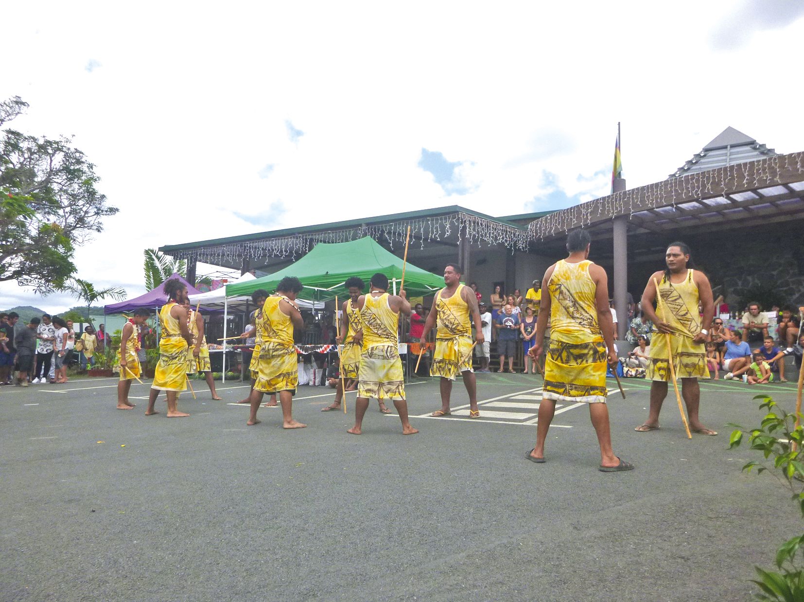 L’animation a été assurée par plusieurs groupes de danse : Mé éré de Petit Couli à Sarraméa, Nouvelle génération Western  La Foa Vella (notre photo), mais aussi par des danseurs et des danseuses du public, motivés par la musique du groupe Dad.