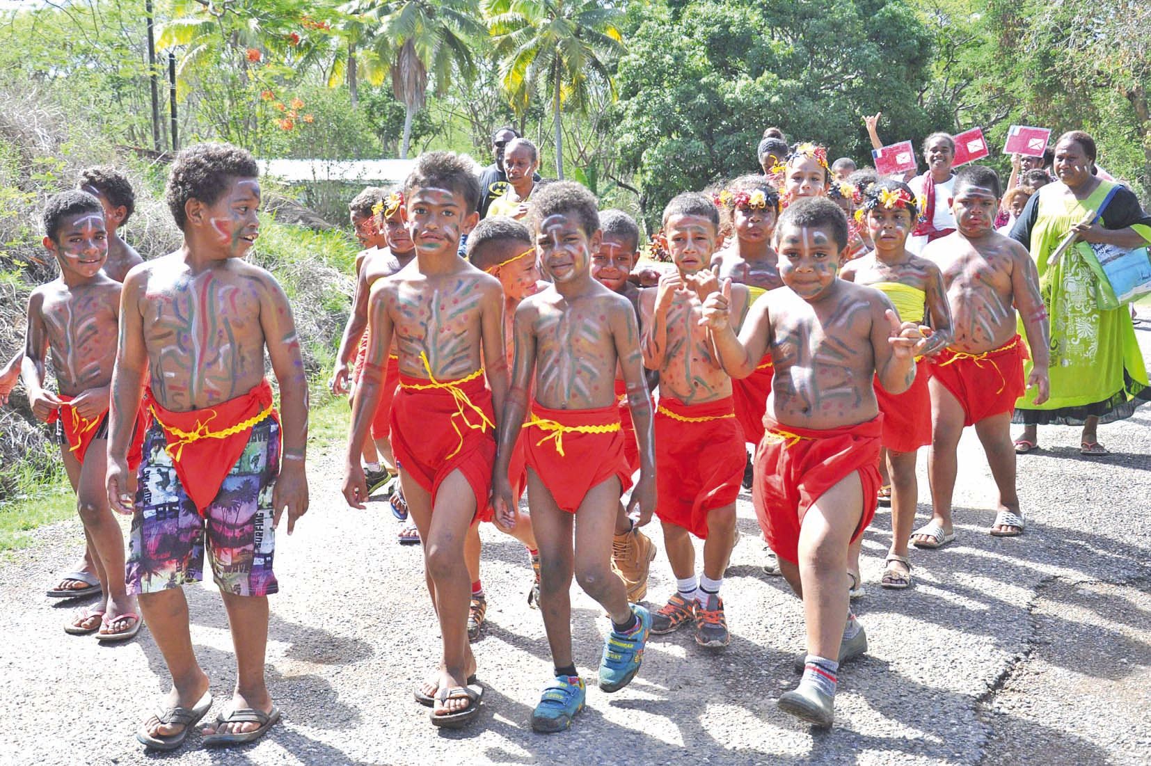 Les élèves de l’école élémentaire ont suivi leurs camarades de maternelle, ici ceux de CP/CE1 représentant les Aborigènes.