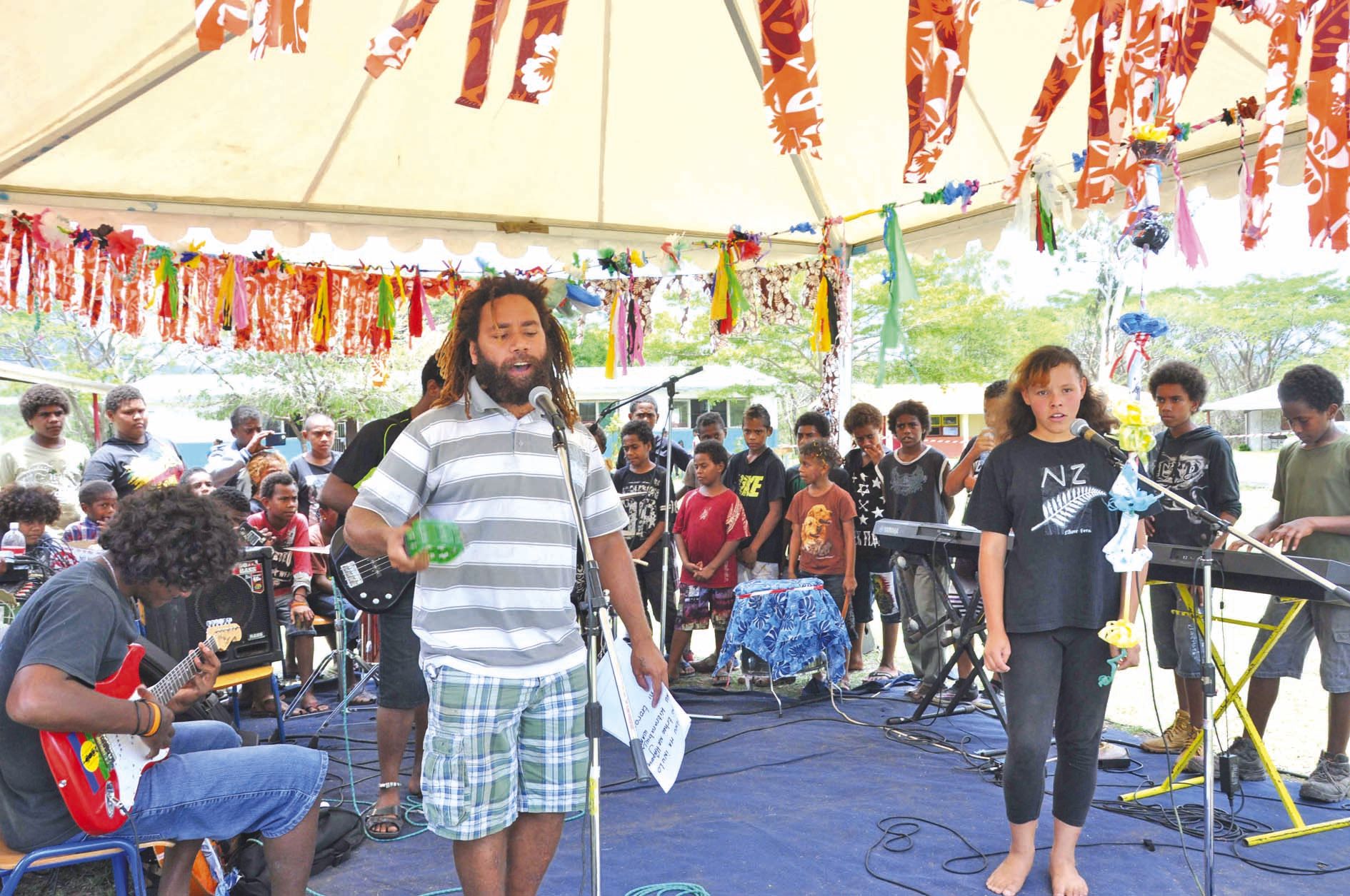 Le groupe musical Vibration symphonie Baganda mis en place par les professeurs et les intervenants Régis Boaema, Adilio Poacoudou, Cynthia Pagou-Banehote et Modeste  Boiloa. Cette formation est née d’un projet d’établissement qui se proposait de regrouper