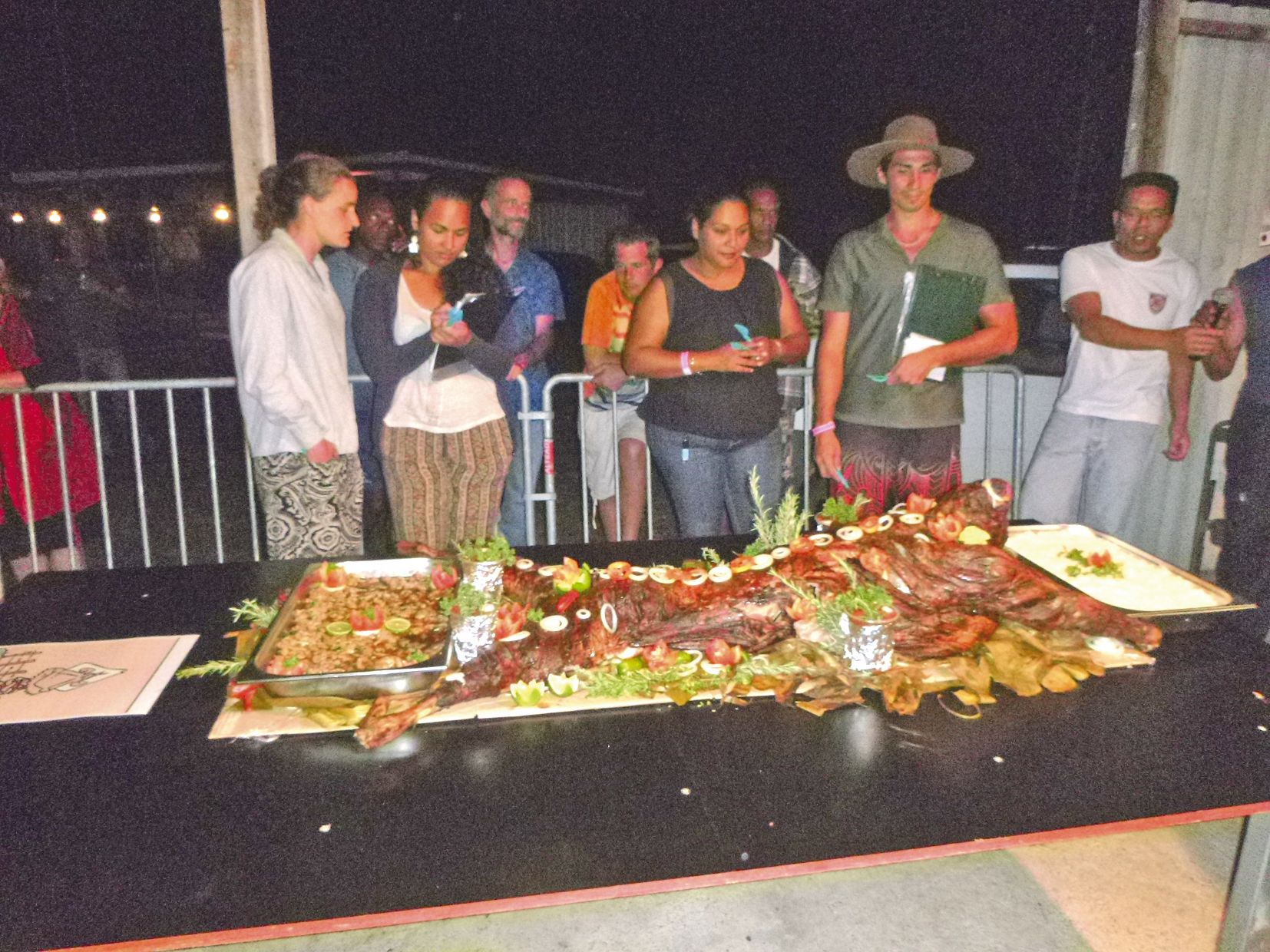 En début de soirée, chaque atelier culinaire a présenté ses réalisations au jury qui devait les départager. Les convives ont pu, ensuite, apprécier par eux-mêmes car c’était le menu du dîner.