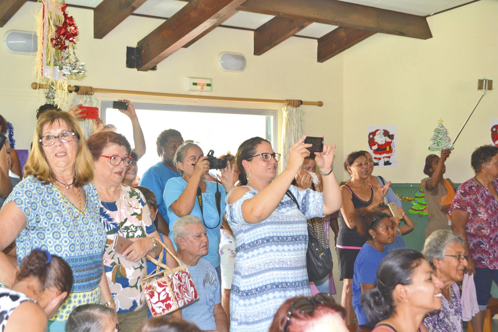 Les parents enthousiastes n’ont pas manqué ce rendez-vous annuel. Nombre d’entre eux ont gravé ce moment sur support numérique.