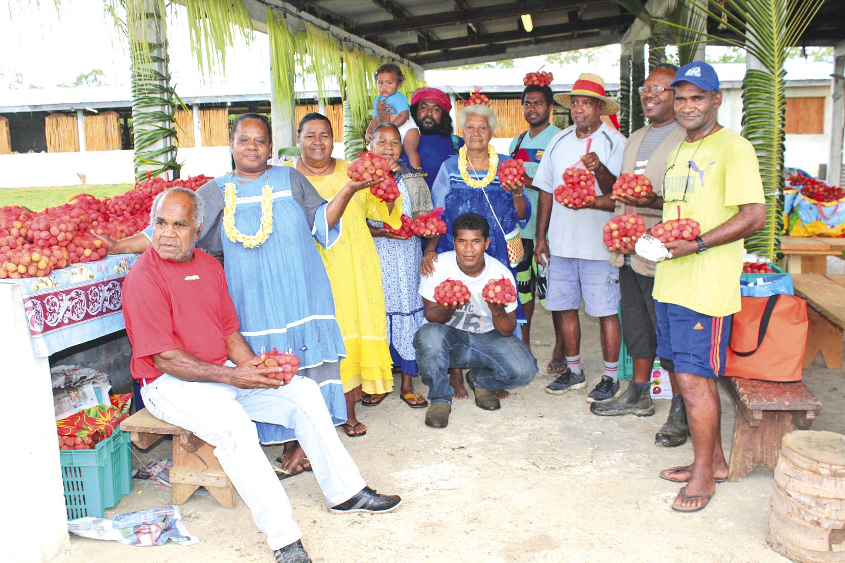 Le Comité organisateur présente fièrement les fruits bien rouges et juteux de la tribu. Près de 1,6 tonne a été récoltée pour la sixième édition de la Fête du letchi de la tribu de Hnacaöm.