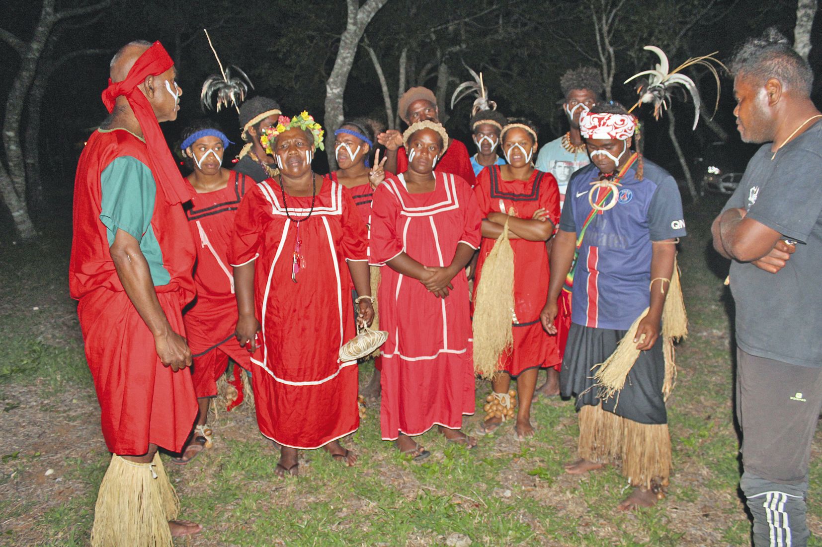 Les dernières mises au point de la troupe de danse de Koumo avec le chorégraphe Aïlé.