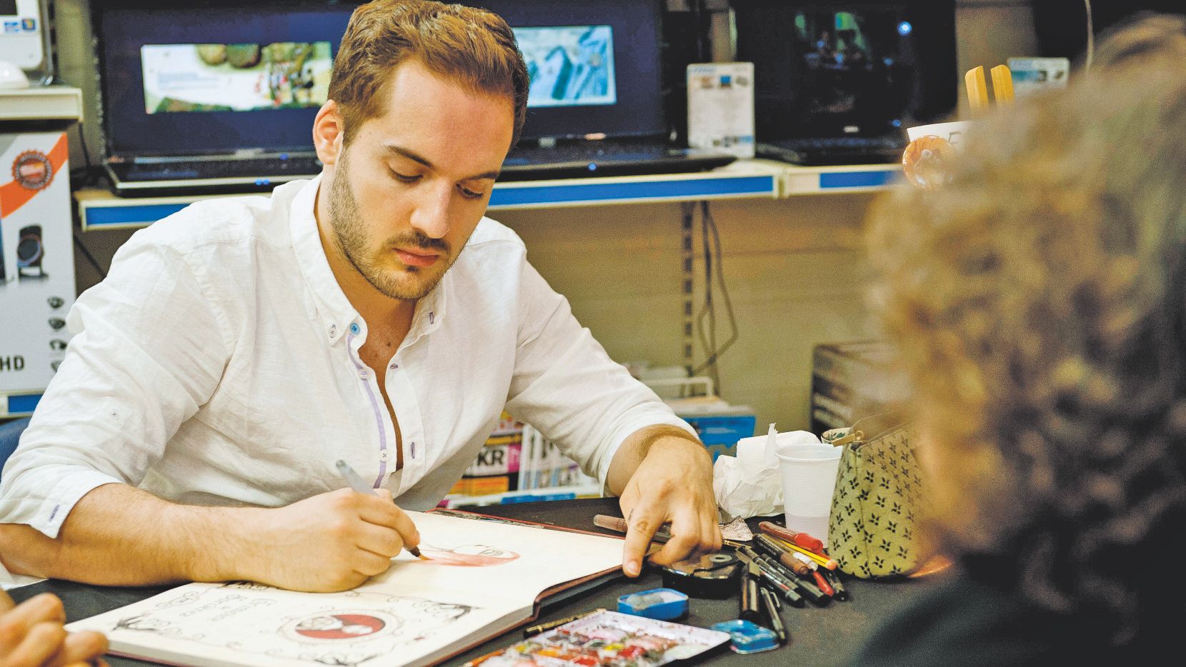 La librairie aura accueilli nombre d’événements culturels, comme ici une dédicace de l’illustrateur Benjamin Lacombe, qui avait attiré une foule.