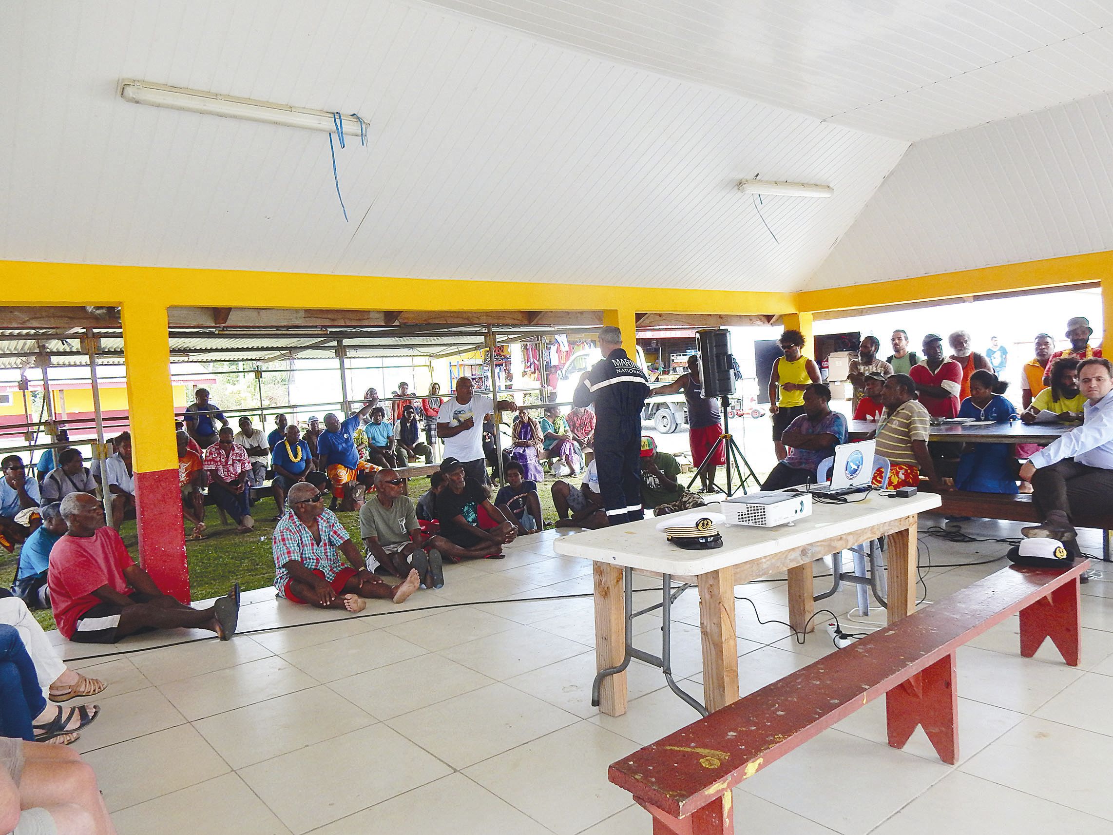 Les résidents des tribus de l’est se sont déplacés en nombre pour obtenir les réponses à leurs questions très techniques. Satisfaits de cette réunion publique inscrite à leur cahier de doléances, ils vont pouvoir reprendre le chemin de l’océan pour s’y ba