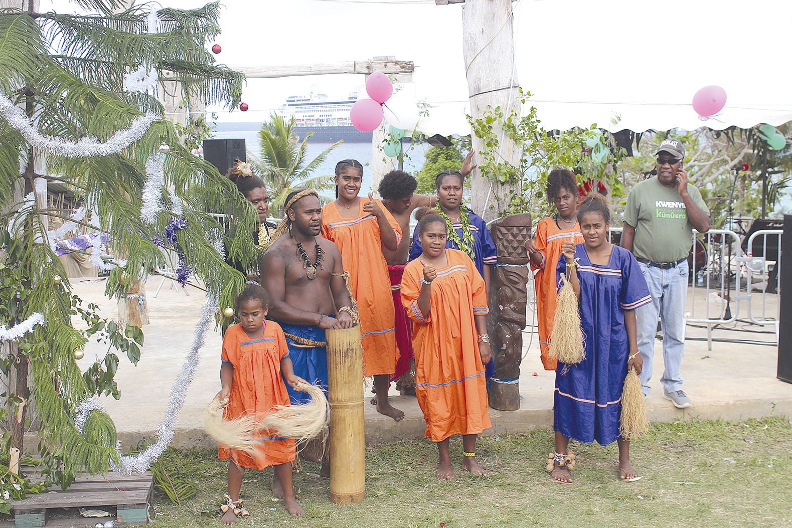 Le groupe des danseurs de Siloam a animé le site d’Easo avec des danses et des chants.