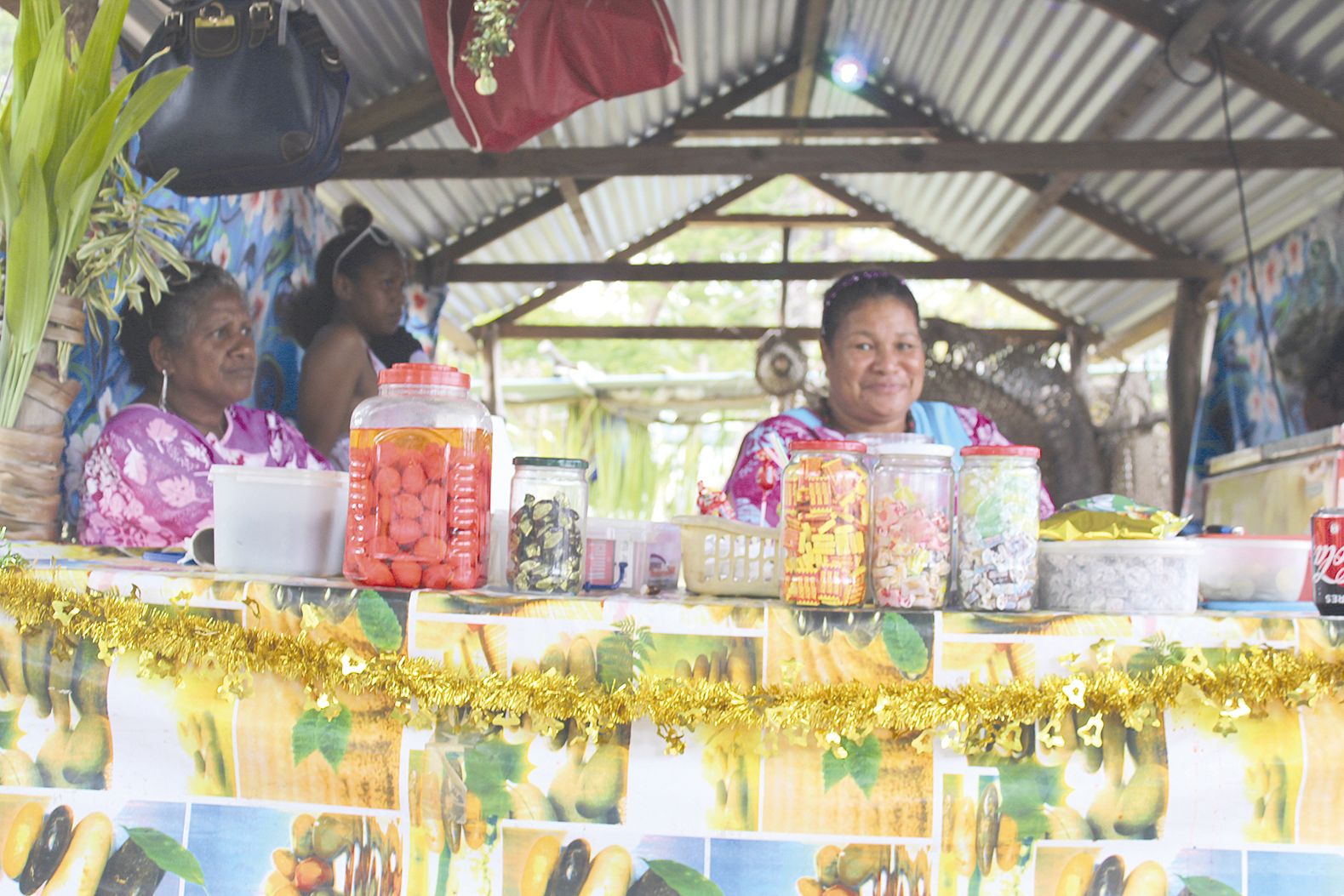 Comme d’autres exposants, Henriette a embelli son stand avec des guirlandes pour cette occasion exceptionnelle.
