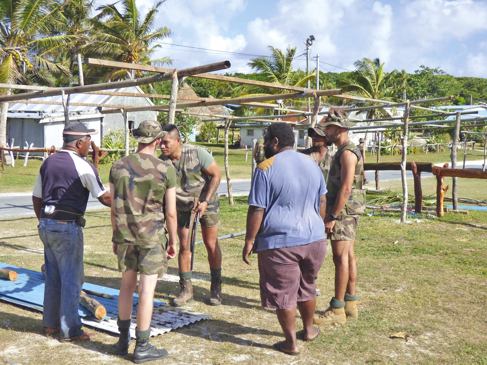 Vingt-six militaires du Rimap-NC (Régiment d’infanterie de marine du Pacifique Nouvelle-Calédonie) participent à l’aménagement du site.