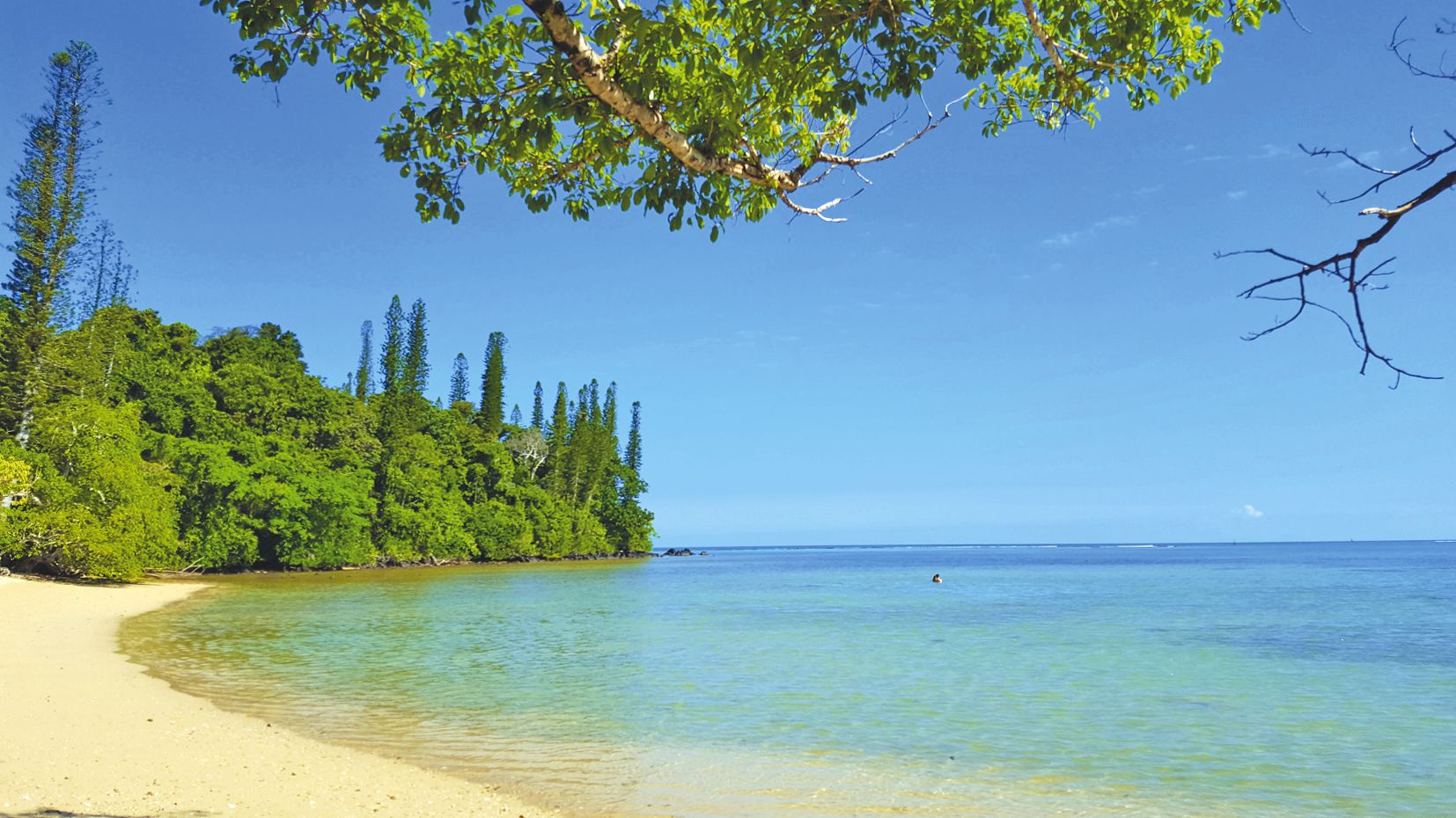 Point de départ ou terminus du chemin des Bagnards, la plage du Kanua Tera Ecologdge est un spot des plus agréables qui invite volontiers le randonneur à une pause rafraîchissante suivie d’une petite session de farniente.