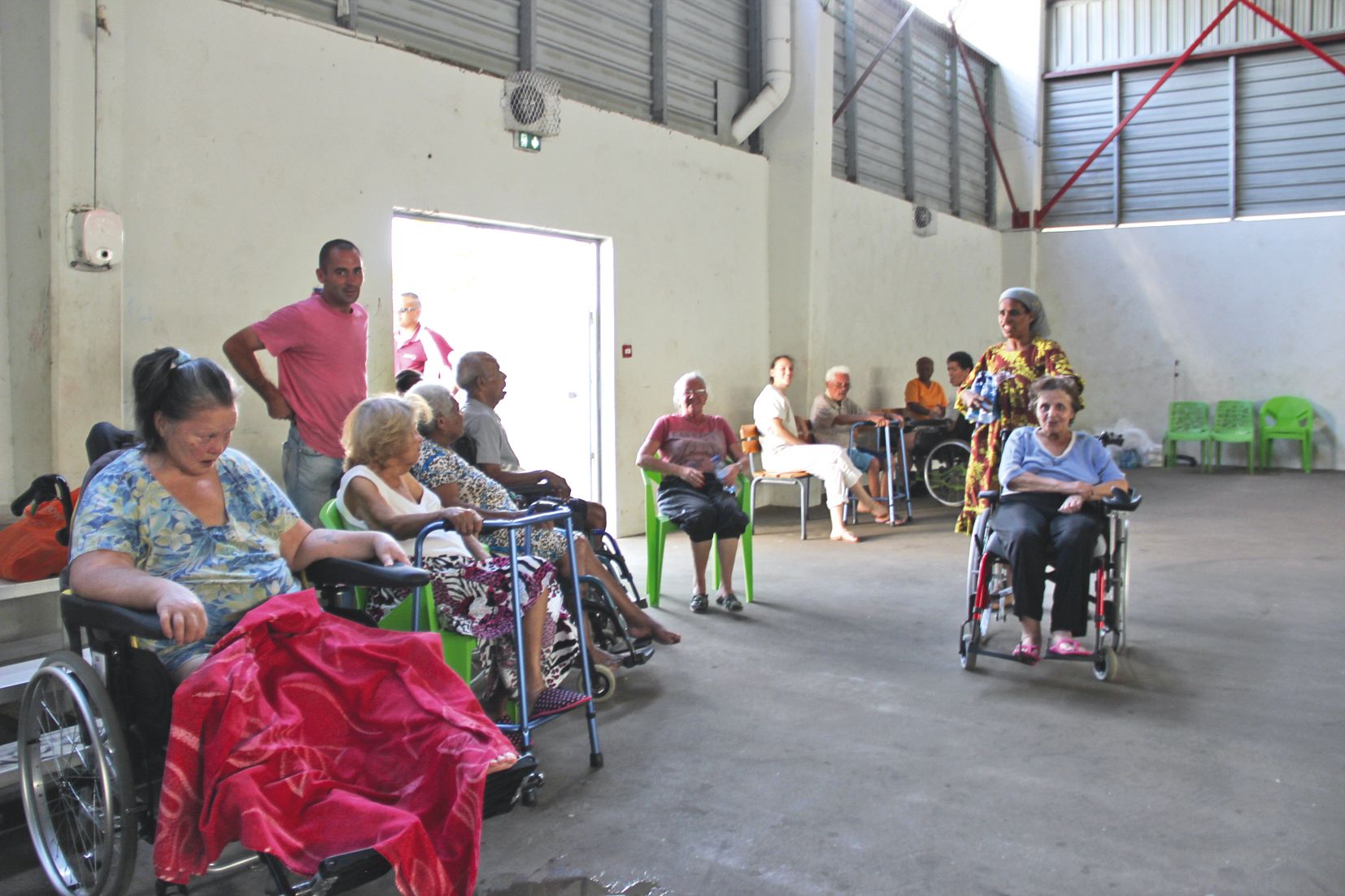 Le centre d\'accueil d\'urgence, à la Briquèterie, a accueilli les pensionnaires de l’établissement Gaëtan-Brini ainsi que certains habitants.