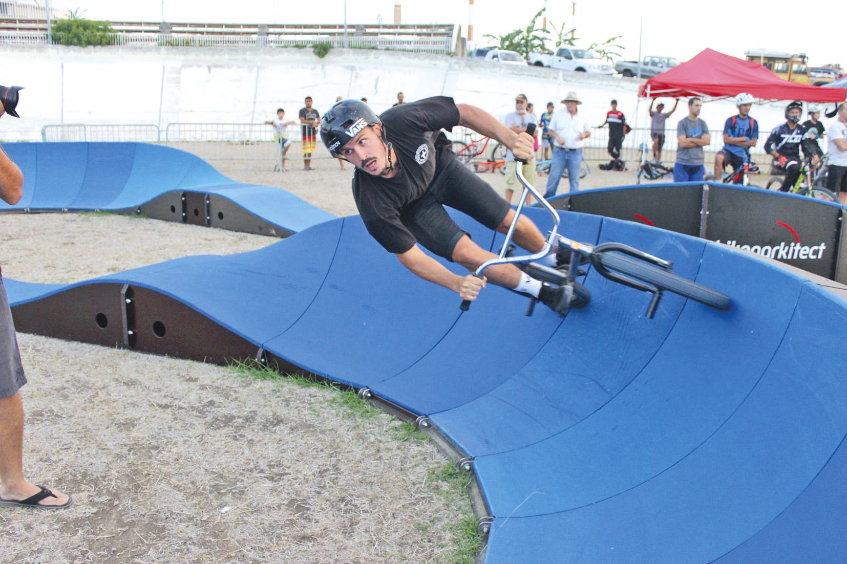 Dans la catégorie seniors, c’est finalement Justin Fouque (photo) qui l’a emporté face à Jimmy Danchaud qui a fait une sortie de route. La trentaine de concurrents, toutes catégories confondues, avait trois tours pour réduire l’écart entre leurs adversair