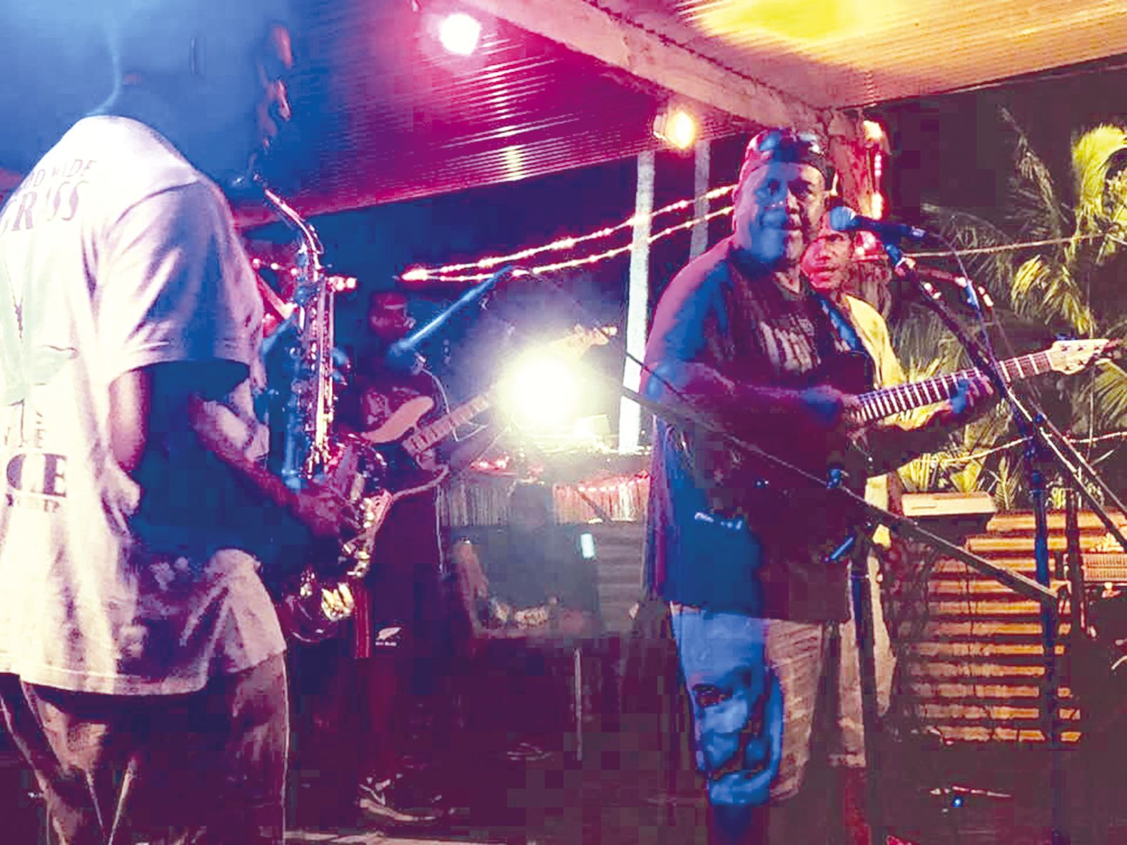 Des groupes phares de l’île (Ini nata, Radykal, Mélita, Lilozur, etc.) et des invités se sont produits en soirée.