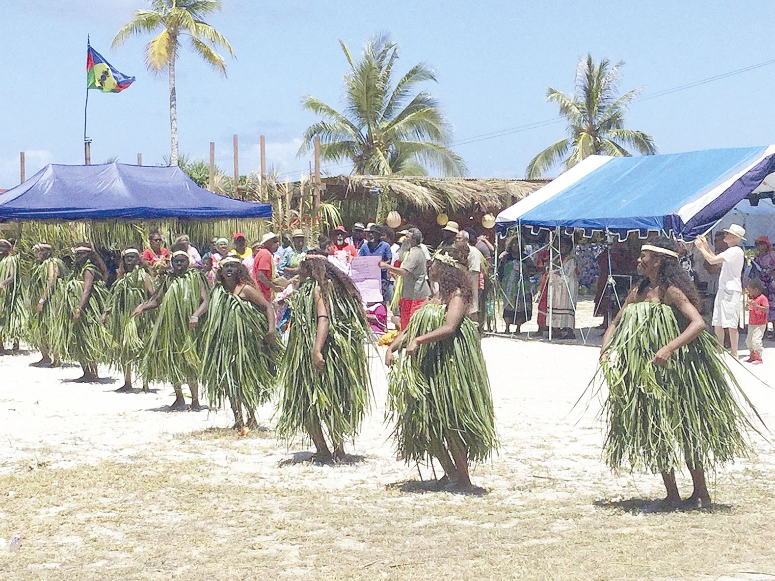 Les enfants du centre de loisirs Ininata son’ore ededo, ainsi que l’association de Tokanod, ont interprété plusieurs chants et danses traditionnels. Des animations musicales continues et des visites organisées de champs de pastèque étaient proposées aux v