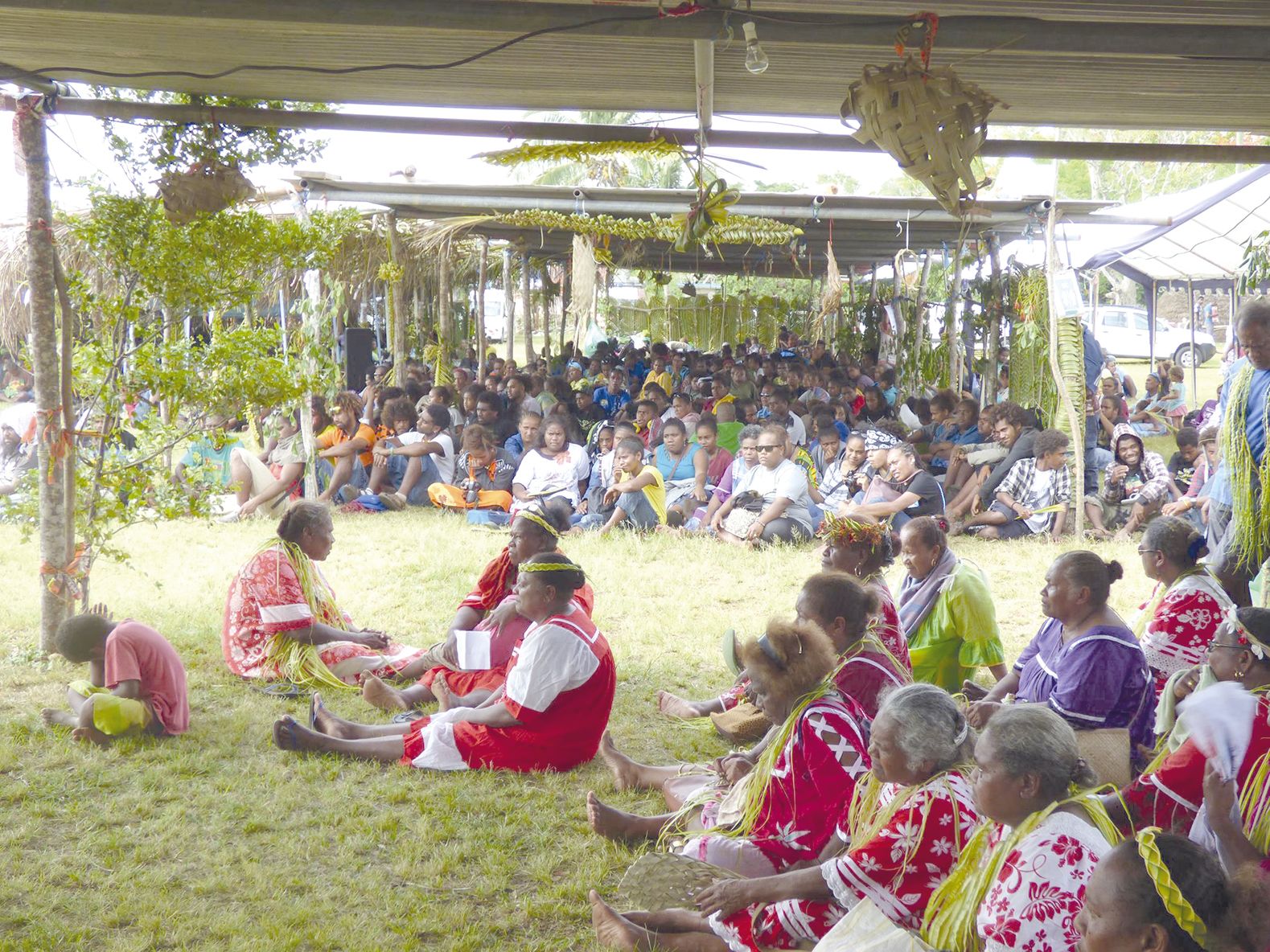 Au programme de la semaine, des prières mais également des échanges culturels, des espaces de discussion, des randonnées pédestres de découverte de sentiers botaniques, de plantes médicinales et du lieu de l’arrivée de l’Evangile à Lifou.