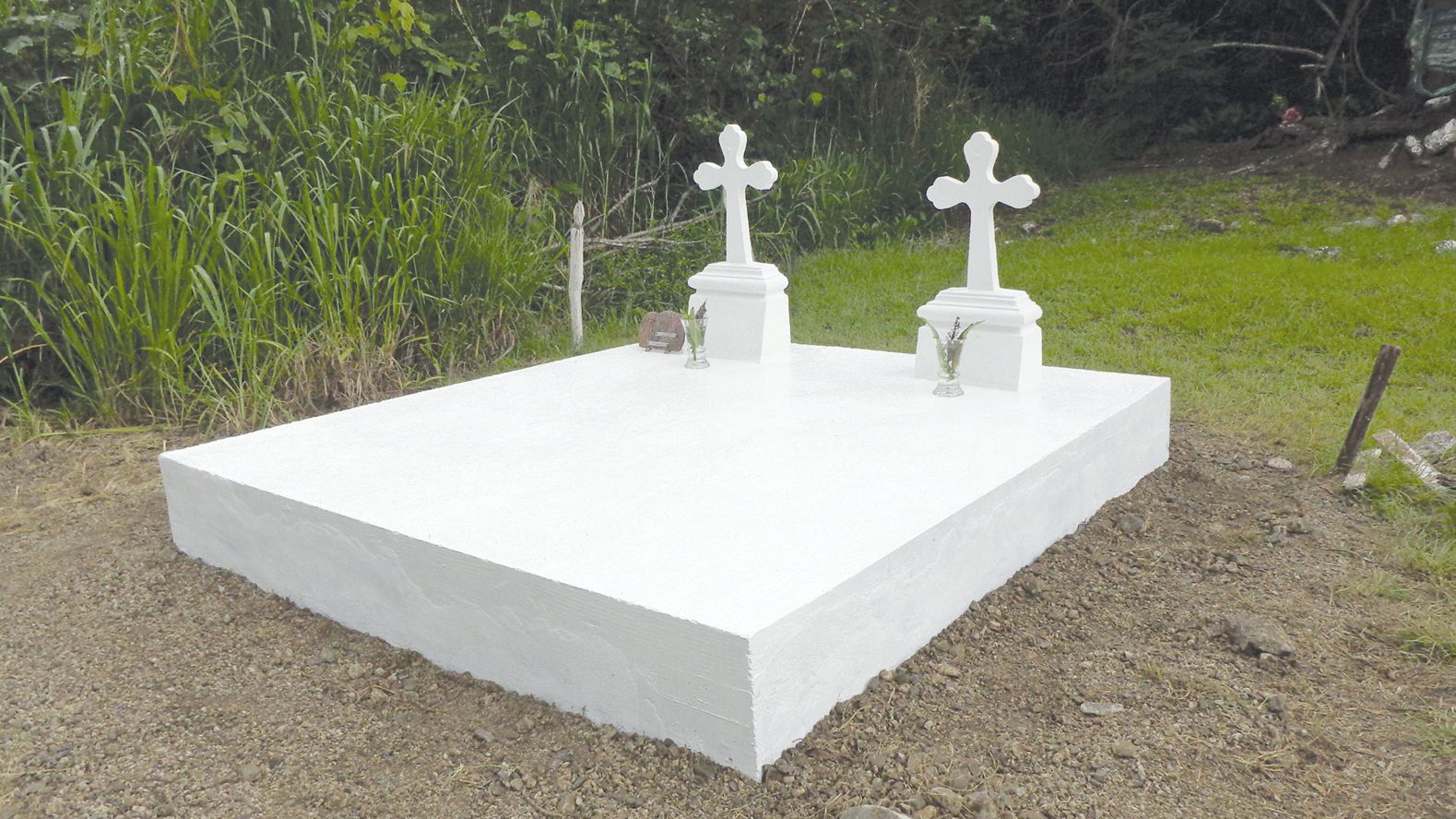 Les militaires ont embelli la tombe d’un ancien combattant de la guerre  14-18 au cimetière de la tribu.