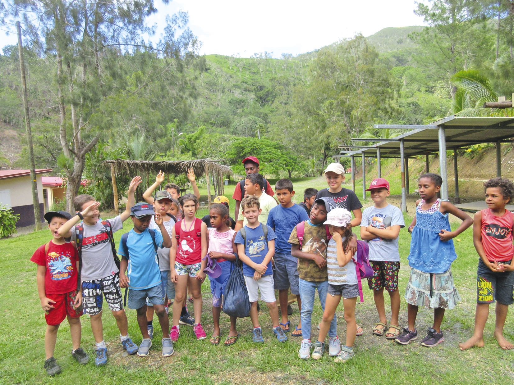Les vacanciers ont passé une journée à la tribu de Koindé pour y découvrir la nature,  notamment les nombreuses fleurs et plantes existant dans ce secteur.