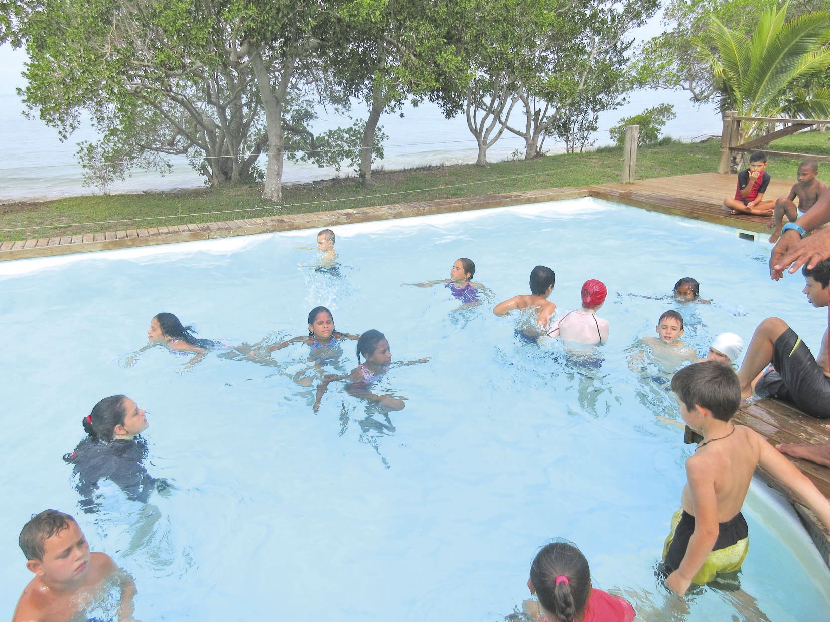 Les jeunes vacanciers ont pu profiter des installations de la piscine du Caledonian Wake Park de Ouano.