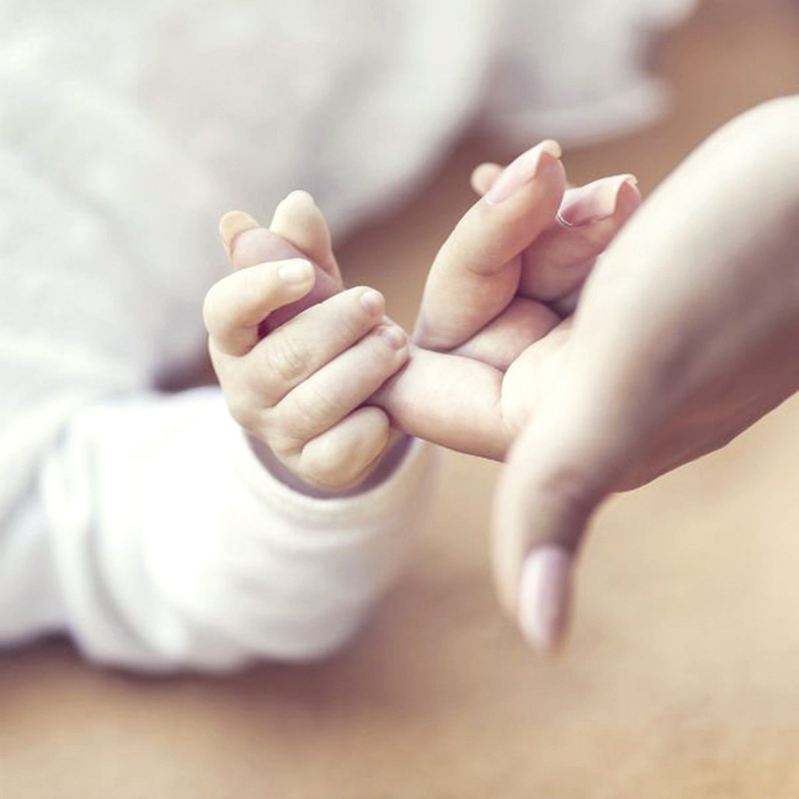 maman-bebe-mains.jpg  Les Nouvelles Calédoniennes