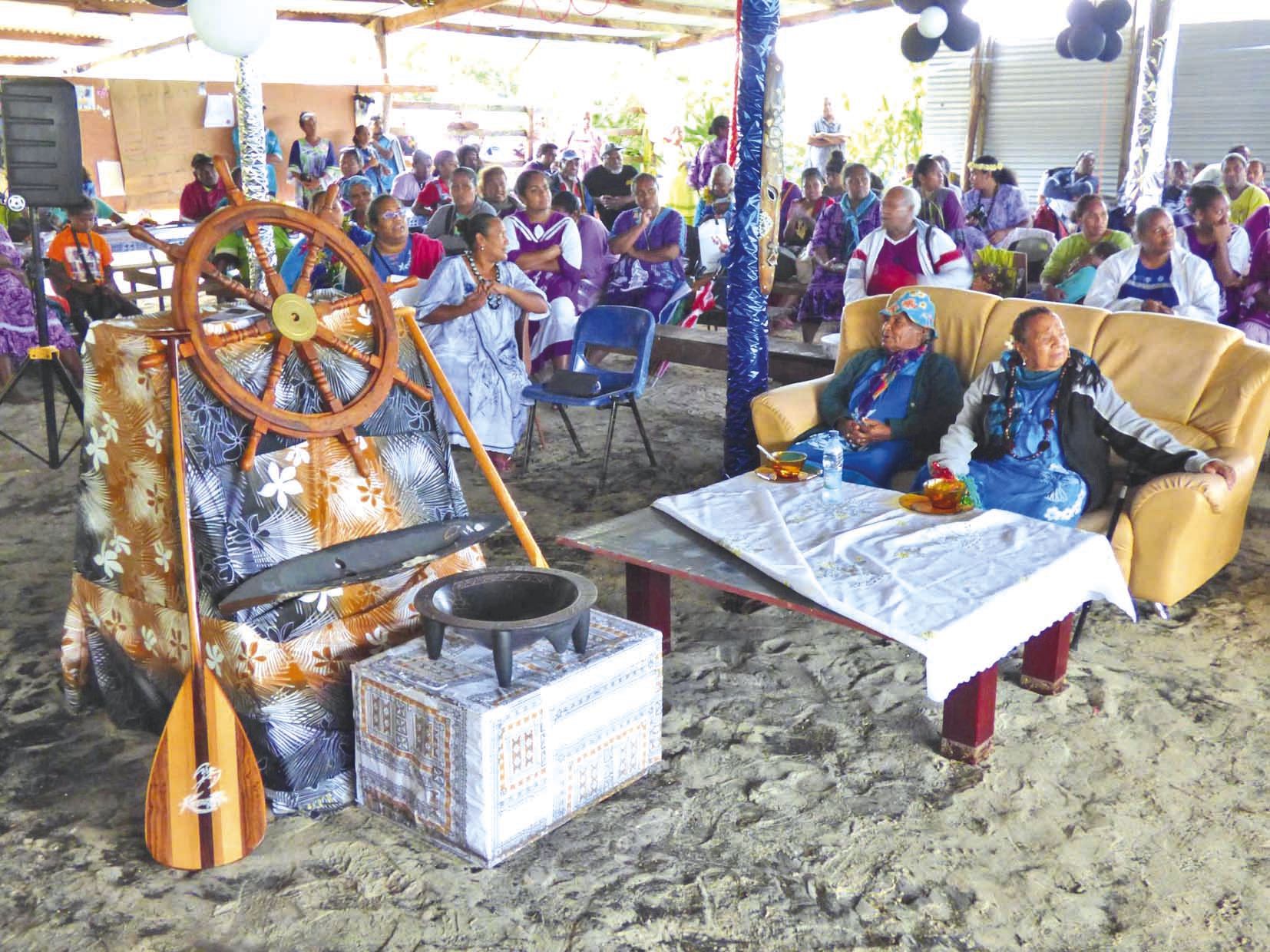 Toutes les familles étaient réunies sous le grand préau où les différentes prises de parole et présentations ont eu lieu.