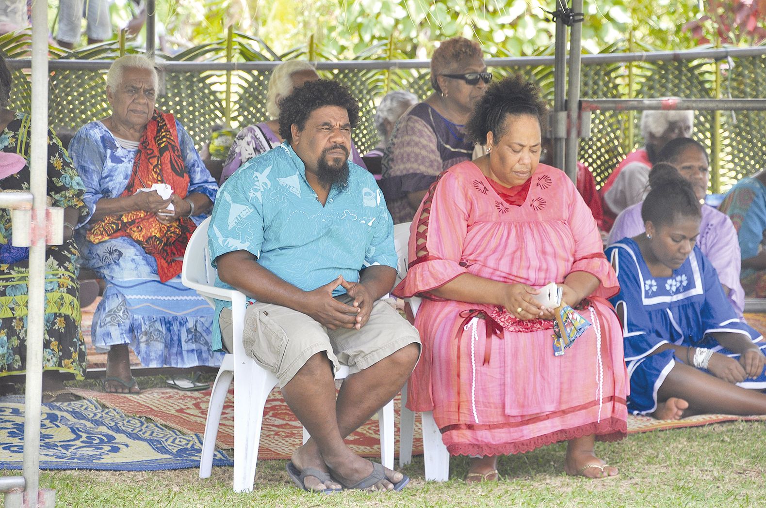 Les choses se sont déroulées dans un ordre précis, sous le regard vigilant des chefferies comme ici, celle de Tadine. Un protocole que tous connaissent, qui se perpétue oralement depuis l’origine. Si les trois districts de Wabao, de Tadine et de Guahma so