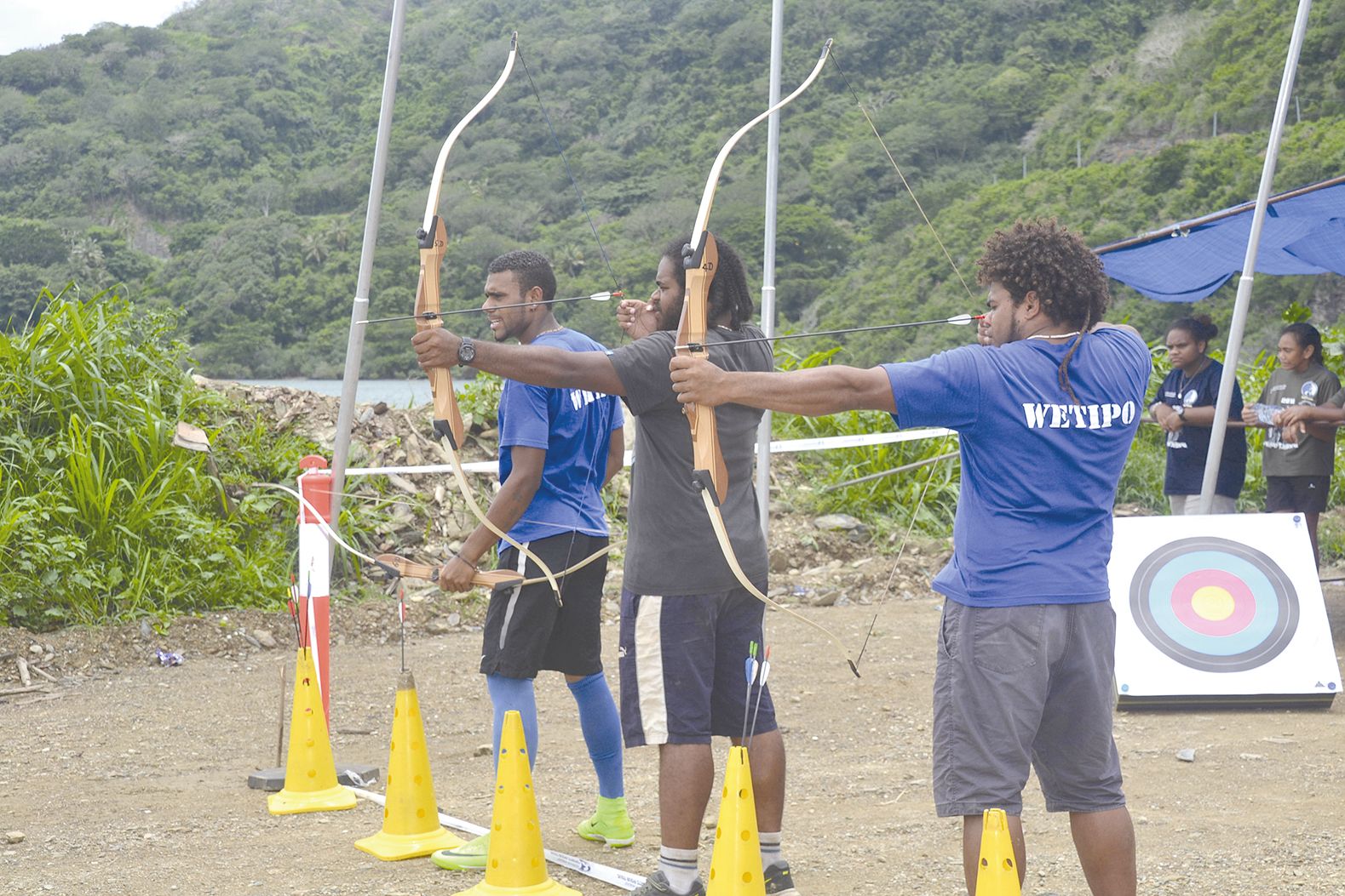 Pas forcément habitués au tir à l’arc, certains concurrents ont surpris par leur adresse. Ganem prend la première place, suivie de Tiendanite, et Dakoul est en troisième position.
