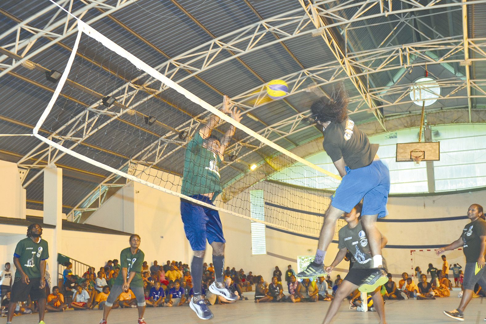 Dimanche, certaines finales se sont disputées en intérieur en raison des fortes pluies. Ce qui n’a pas posé de problème à Ouaré, qui a remporté la finale de volley.