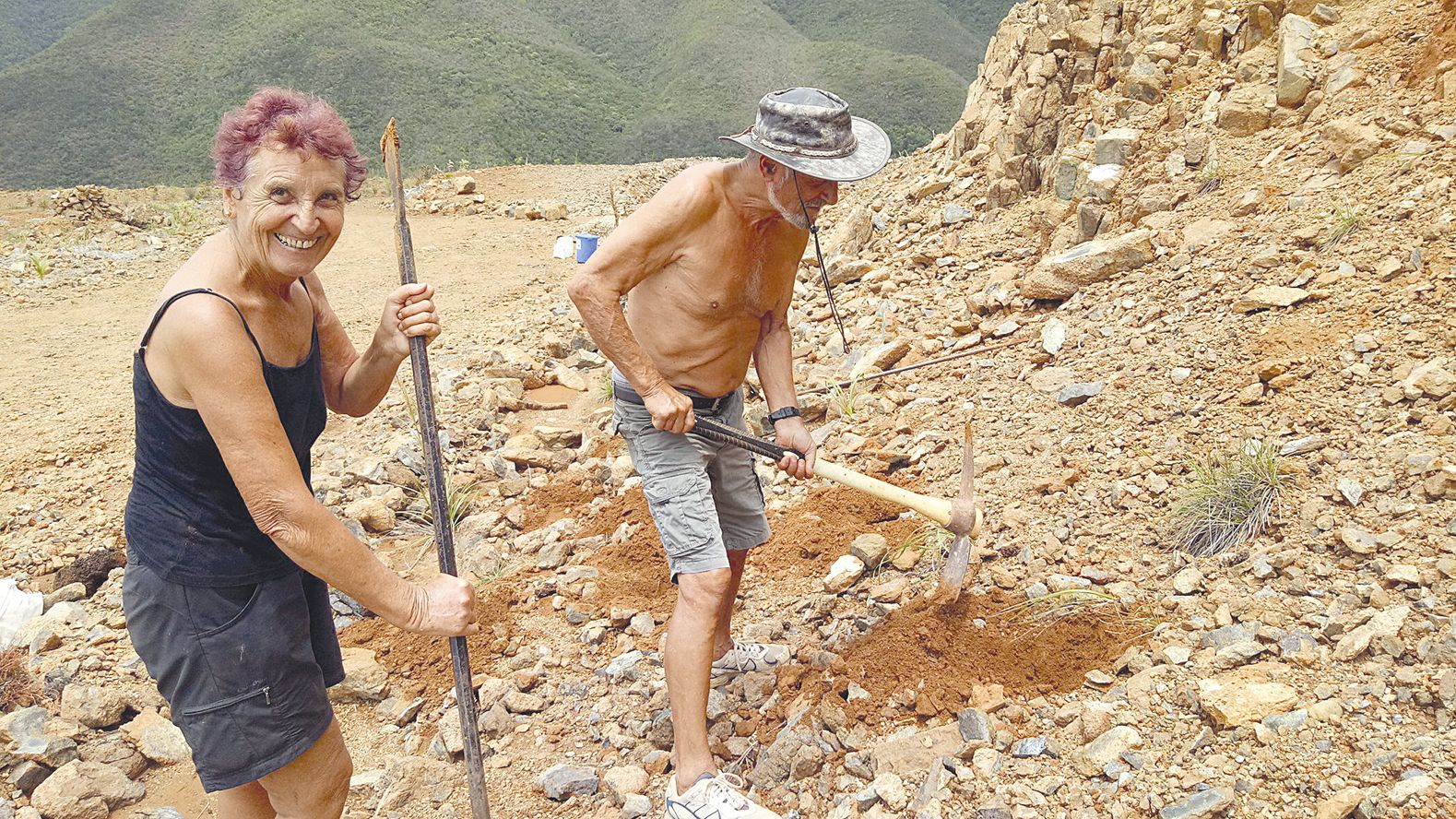 Energie et bonne humeur, deux atouts essentiels,  et suffisants, pour participer au reboisement.