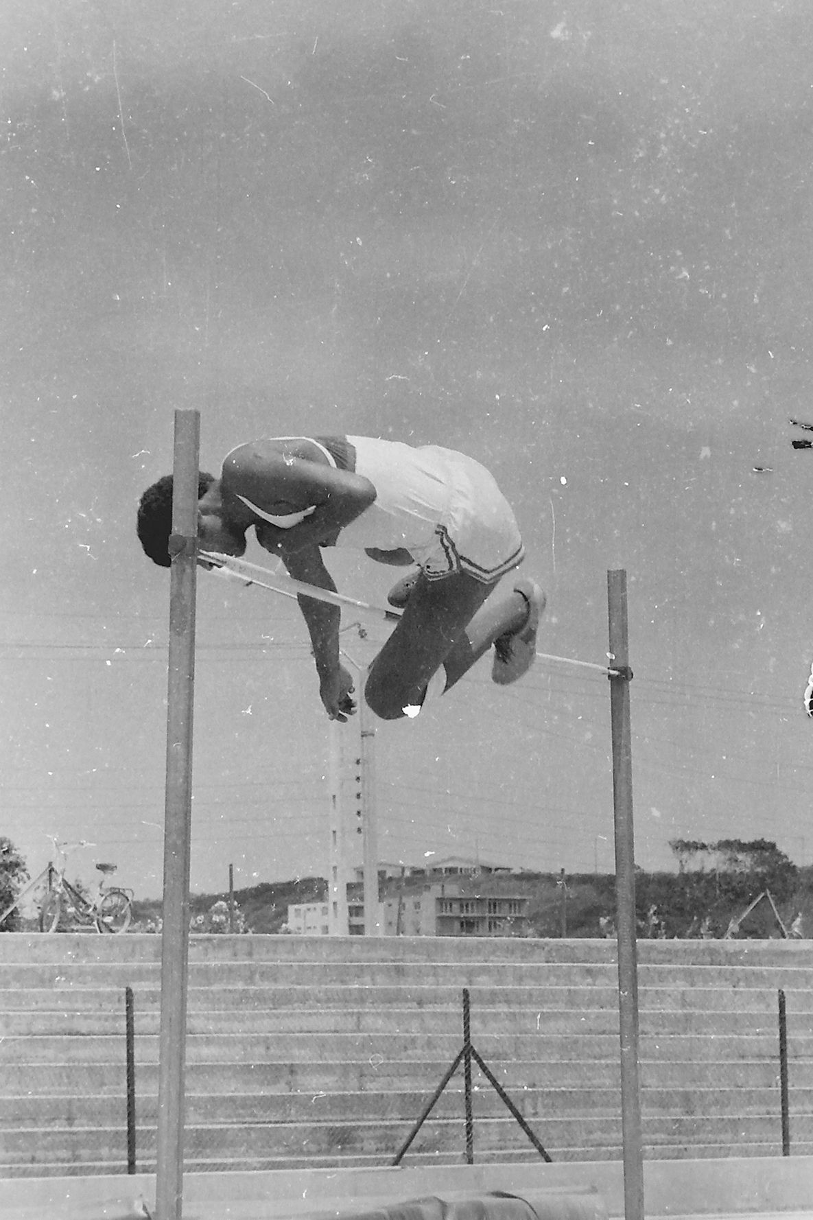 Alors que le dorsal avait fait son apparition, Poaniewa  a fait partie de la dernière génération à sauter en ventral.