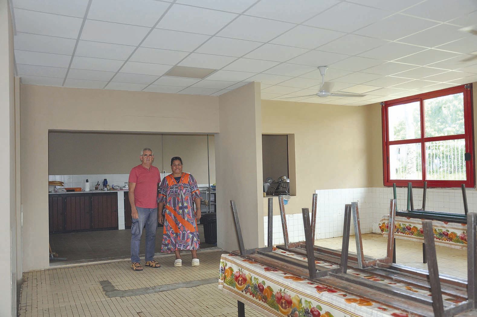 Le réfectoire continue sa rénovation avec la réfection du carrelage et la mise en place d’un self-service.