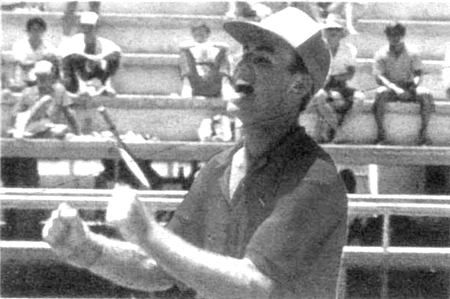 Guépy exulte après sa qualification en finale du tennis lors des Jeux du Pacifique 1987 à Nouméa. Il perdra en finale face au Tahitien Langy. L’un de ses derniers matches avant de se lancer dans le golf.