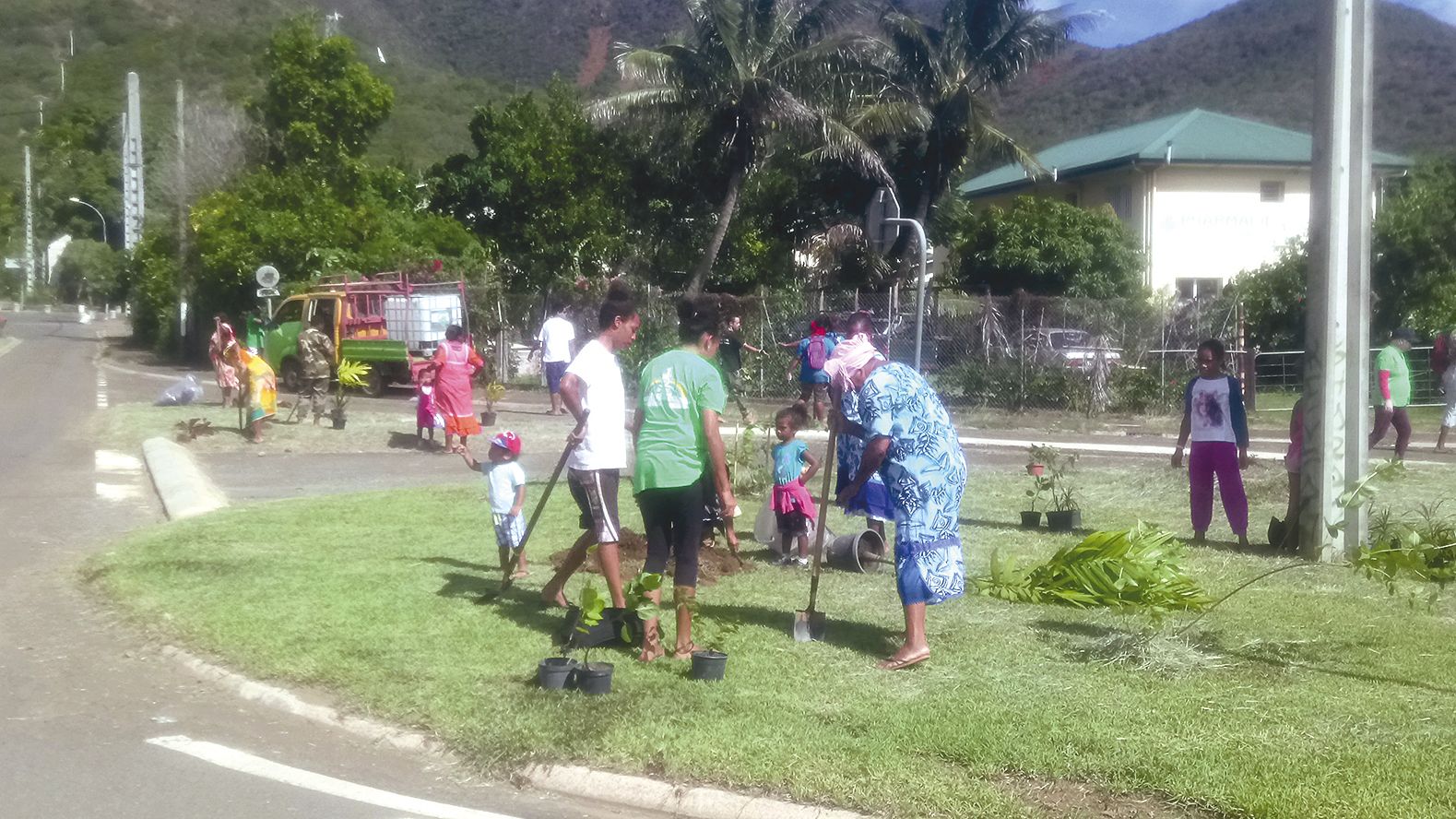 Jeunes et parents se sont retrouvés autour de cette action solidaire.