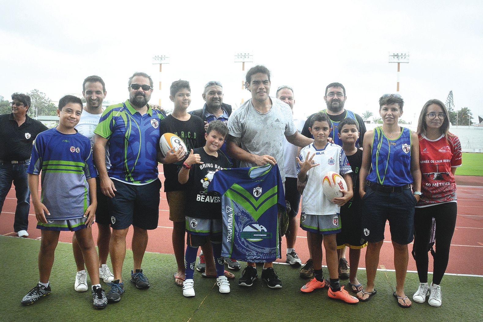 Pierre-Gilles Lakafia a accepté de devenir le parrain de l\'ecole de rugby de l\'URC Dumbéa.