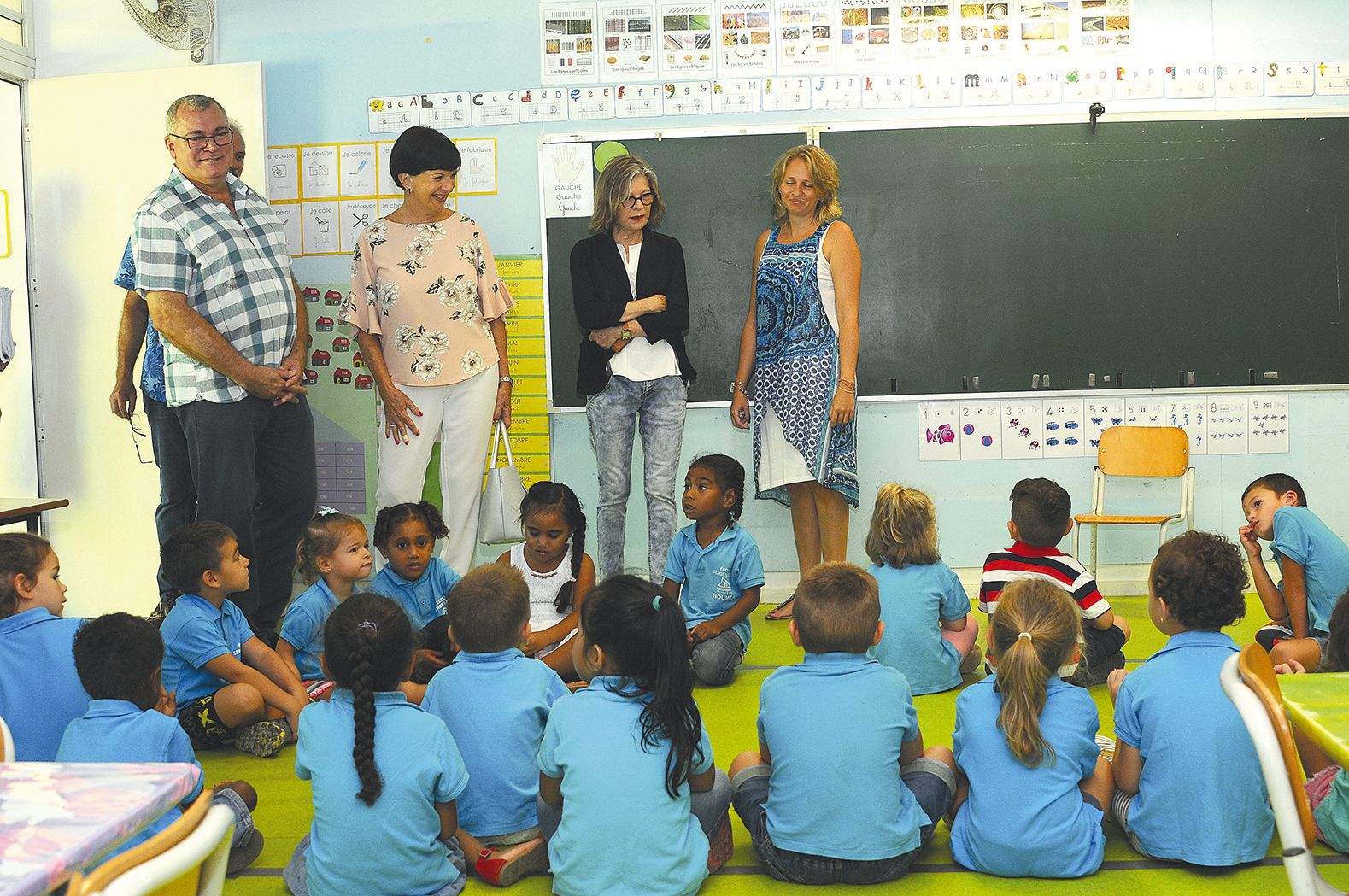 C’est la tradition. Chaque année, Sonia Lagarde visite une école primaire. Hier, la maire de Nouméa s’est rendue à Serge-Laigle, à Tina, en compagnie de Jean-Pierre Delrieu, premier adjoint. Après une rencontre avec le directeur, elle a fait un tour de l’
