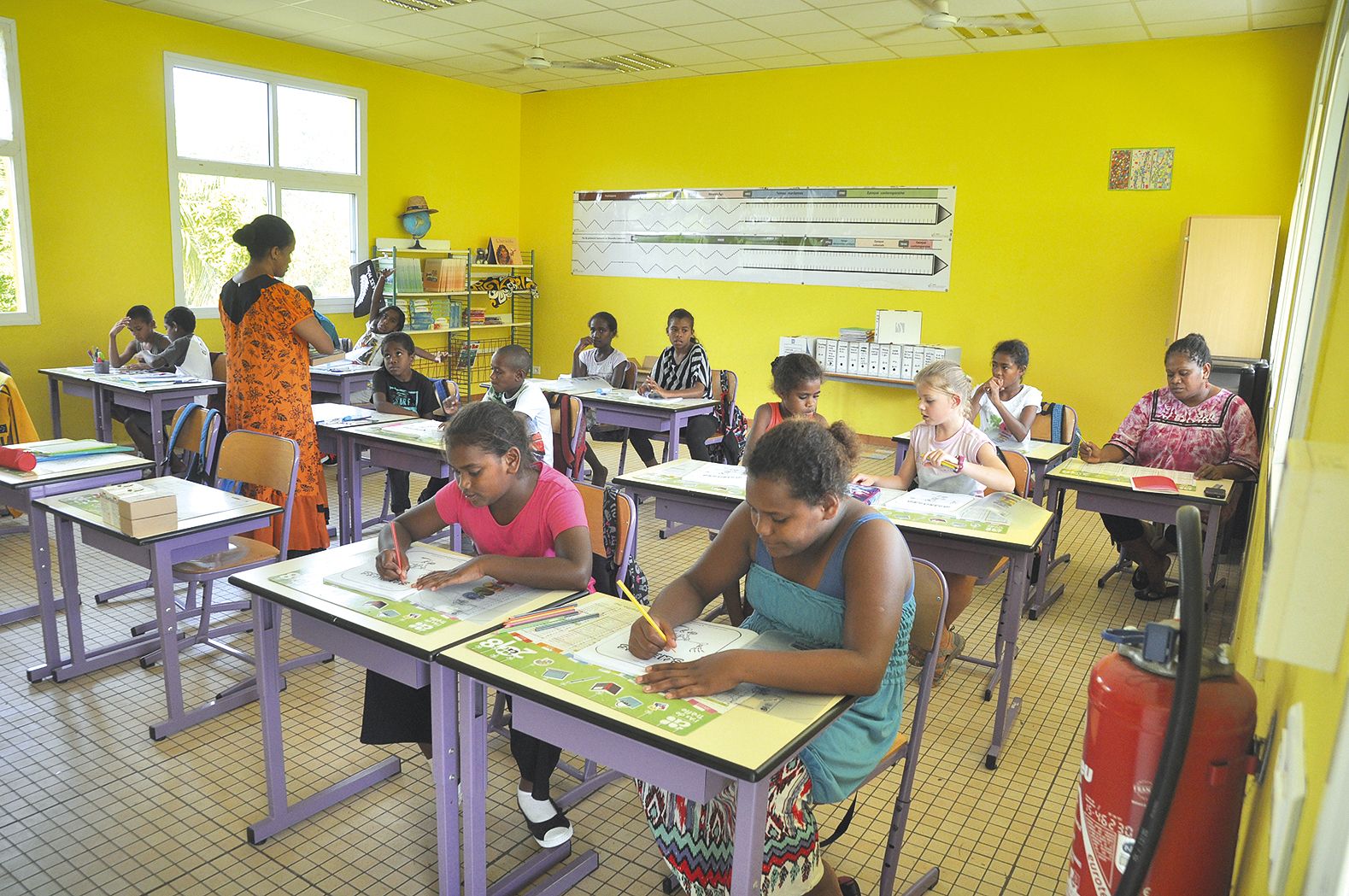 Les choses sérieuses ont pu commencer dès le milieu de matinée à l’école de Nécé où la maîtresse Alice Waïa a demandé aux élèves de CM2 de sortir leur cahier de sciences.  Une entrée en matière que tous ont pris avec le sourire.