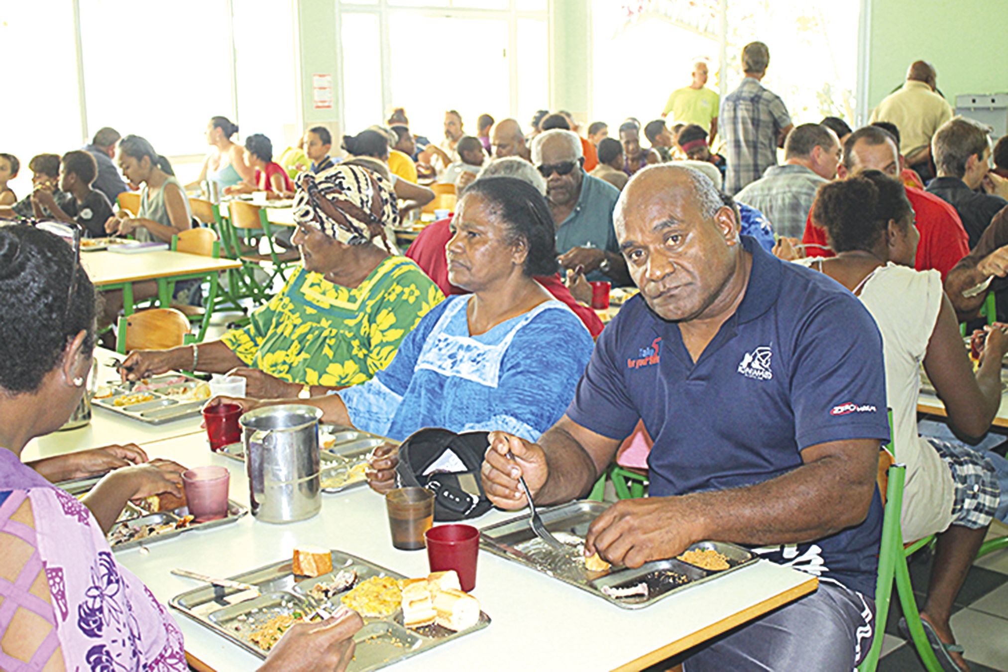 Les parents d’élèves, conviés à partager ce premier repas avec leur enfant, ont honoré en nombre cette invitation.  La salle de restauration était pleine à craquer.