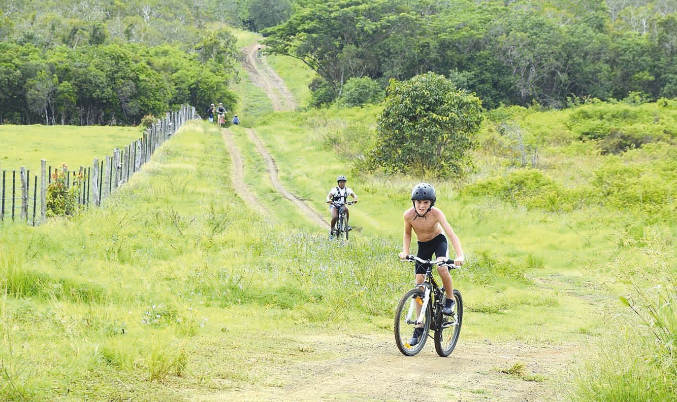 En deuxième semaine, les plus grands ont approfondi chacun des trois sports. En milieu de semaine, un triathlon complet leur a été proposé afin de s’entraîner pour le lendemain à l’une des épreuves du passeport du triathlète.