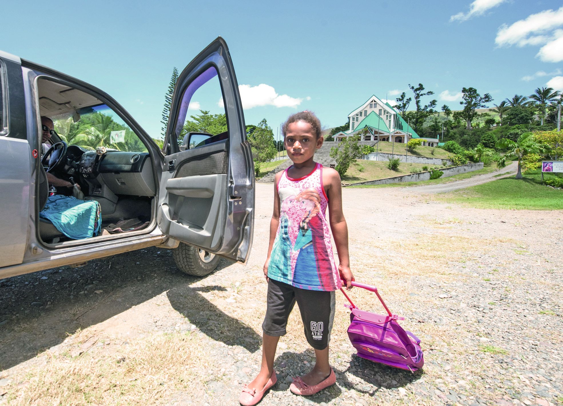 A la suite du vol commis lundi soir à l’école, tous  les enfants ont été récupérés, un à un, mardi midi  par les parents. Comme Ornella.