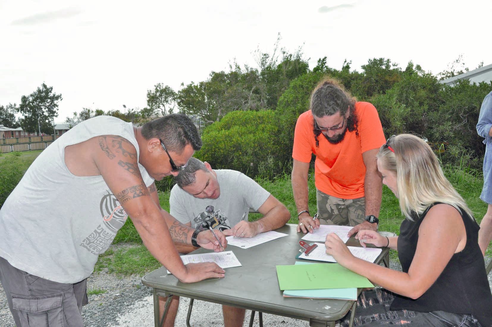 Les épouses des militaires ont pris les inscriptions des enfants et ados du RSMA-NC et de ceux du village. L’ouverture de cette école de rugby pour les 6 à 14 ans est une initiative d’Eric Huss. « Quand je suis arrivé en mutation au régiment, je me suis r