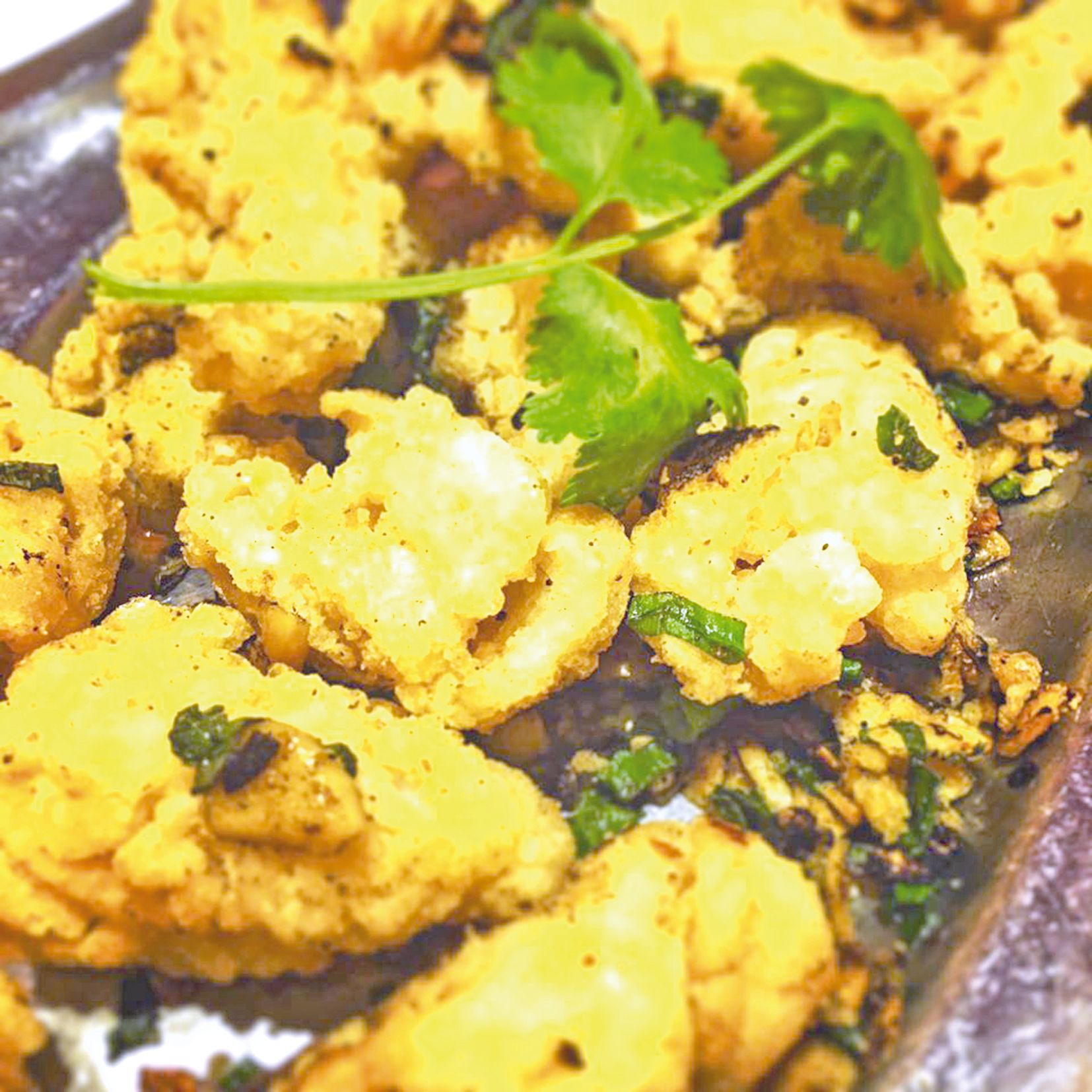 Ce sont les seiches sel et poivre qui ont fait la renommée des lieux. Elles totalisent à elles seules 50 % des commandes.