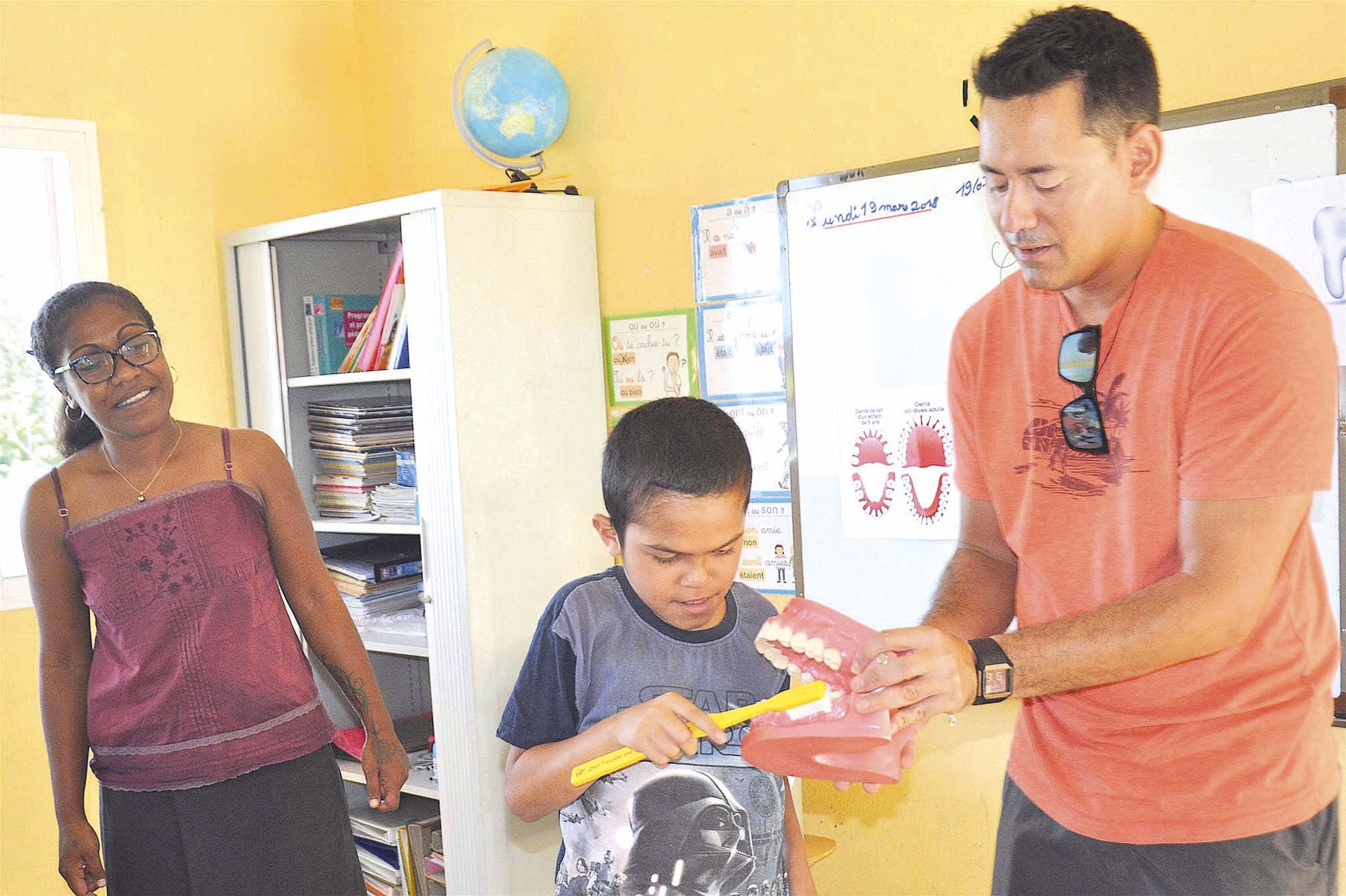 Dans chacune des trois classes correspondant aux trois cycles de l’école primaire, les éducateurs sanitaires ont apporté toutes les informations sur le brossage des dents ou sur les risques de caries liées à la consommation de sucre, sous toutes ses forme