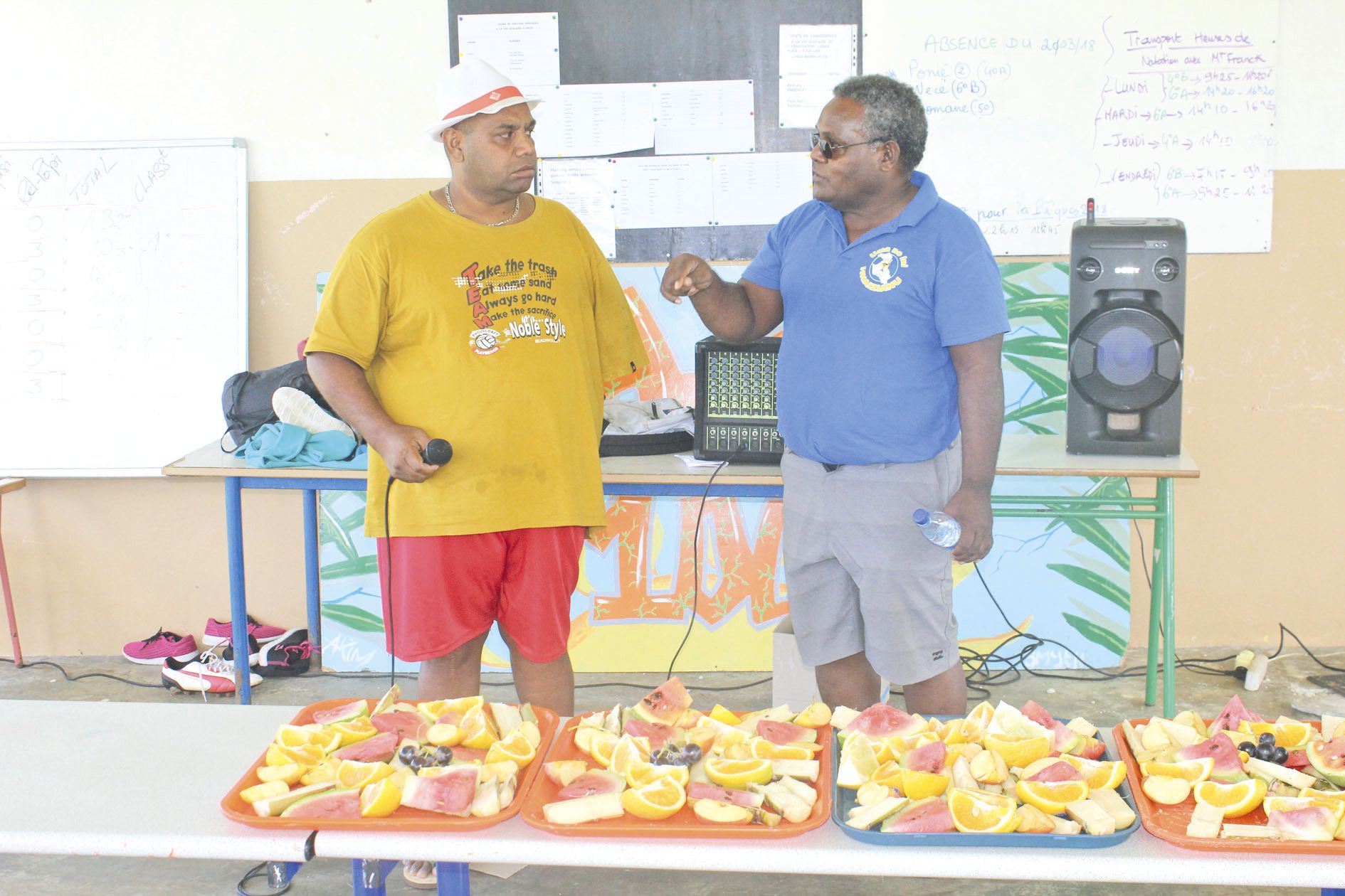 Pour reprendre des forces, les écoliers ont eu droit à des fruits frais et surtout bons pour la santé.