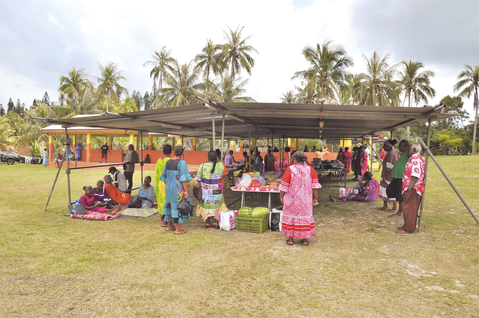 C’est sur le site même de la Fête de l’avocat, à Nécé, que Wéwé a installé le premier marché éphémère du cycle des marchés tournants. Un copieux buffet le vendredi suivi d’un grand marché et d’un vide-greniers le samedi.