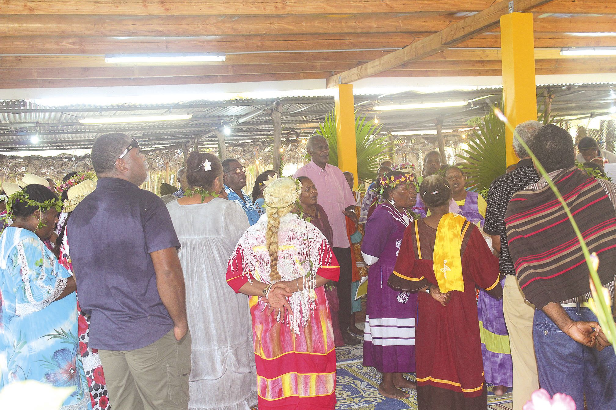 La tribu de Thuahaick s’est mobilisée pour accueillir le bureau et pour la première messe sous son préau.