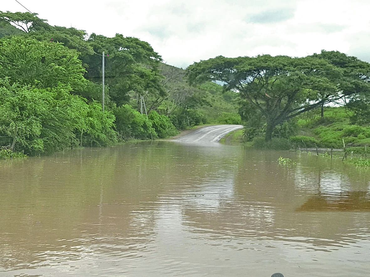 À Boulouparis, la décrue a commencé dans l’après-midi. Les pompiers estiment que  la situation devrait être revenue à la normale ce matin.
