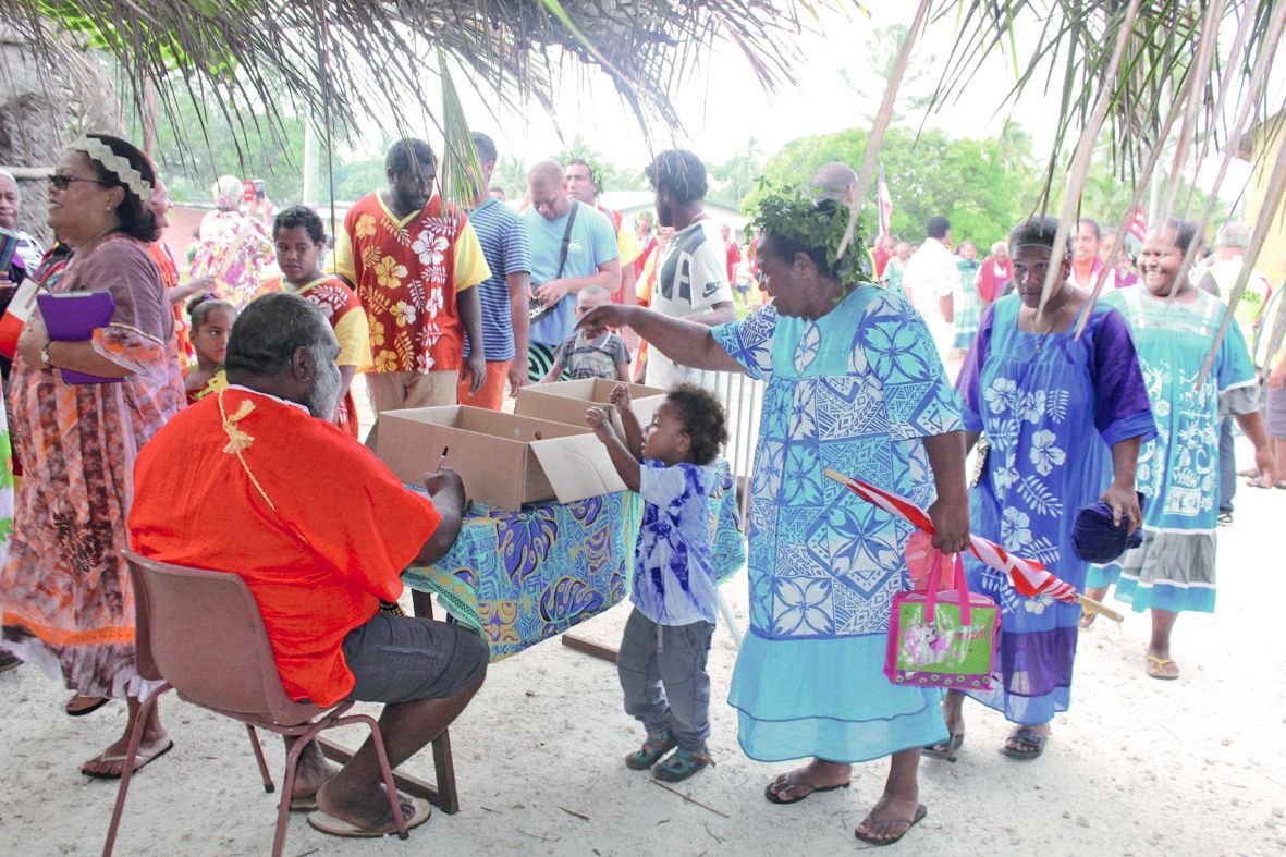 A l’entrée du grand préau, les bénévoles ont fait le décompte des pèlerins. Deux cartons ont permis de recueillir la quête, qui s’élève à plus de 500 000 francs.