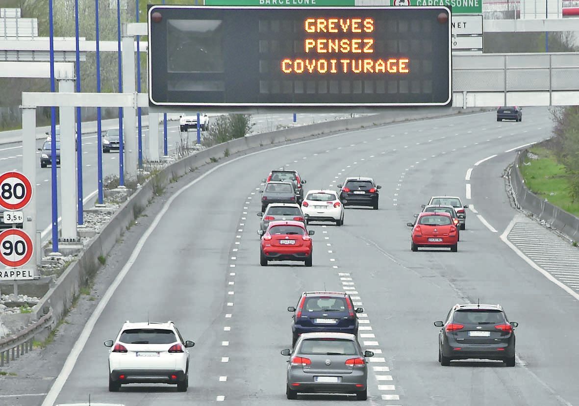 En région aussi, comme ici à Toulouse, le covoiturage est une solution de repli.