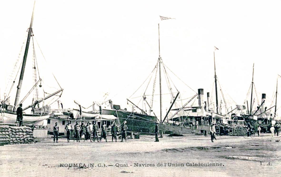 Les Tours de côte Saint-Pierre, Saint-Antoine et Saint-Louis, sur les quais de Nouméa.