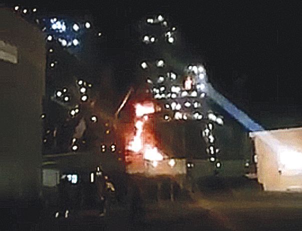 Une vidéo de l’incendie, captée par un employé avant son évacuation, est visible sur lnc.nc, rubrique Infos en direct.