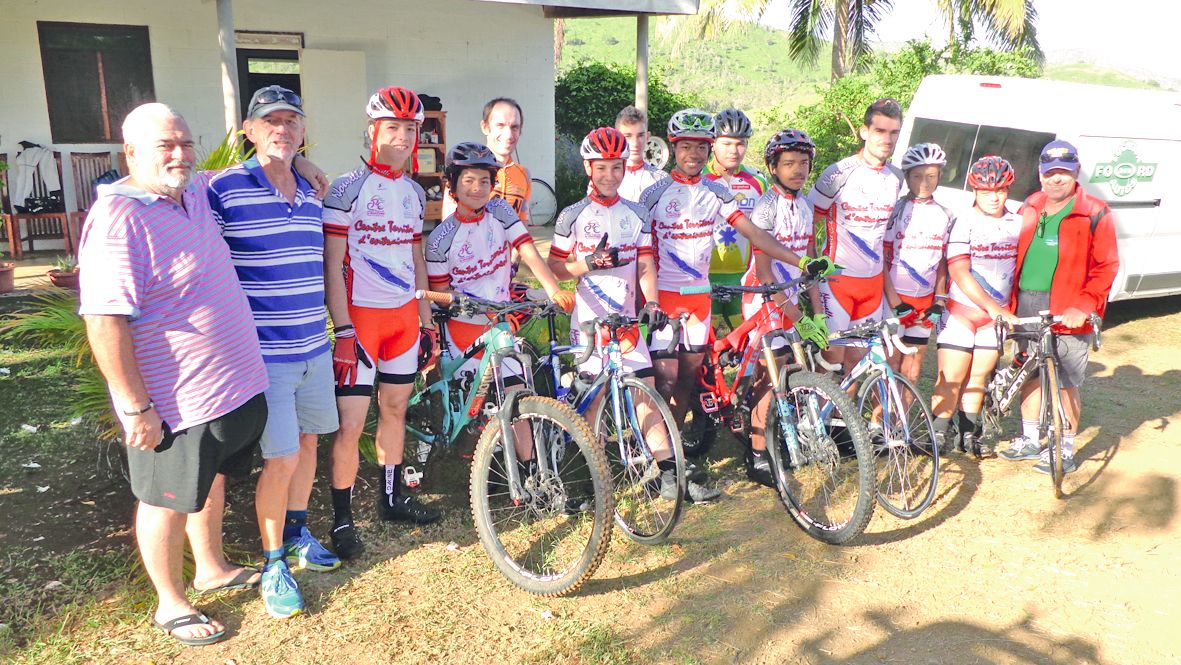 Tous les jeunes cyclistes ont passé la semaine ensemble à Pocquereux, avec des sorties en extérieur.